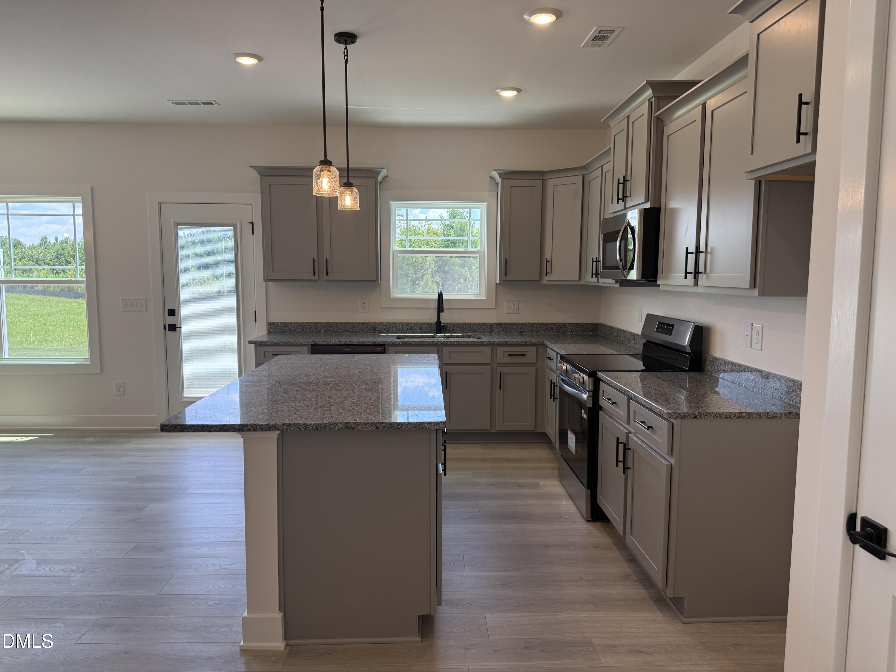 2013 Tharrington Way Property Photo 5