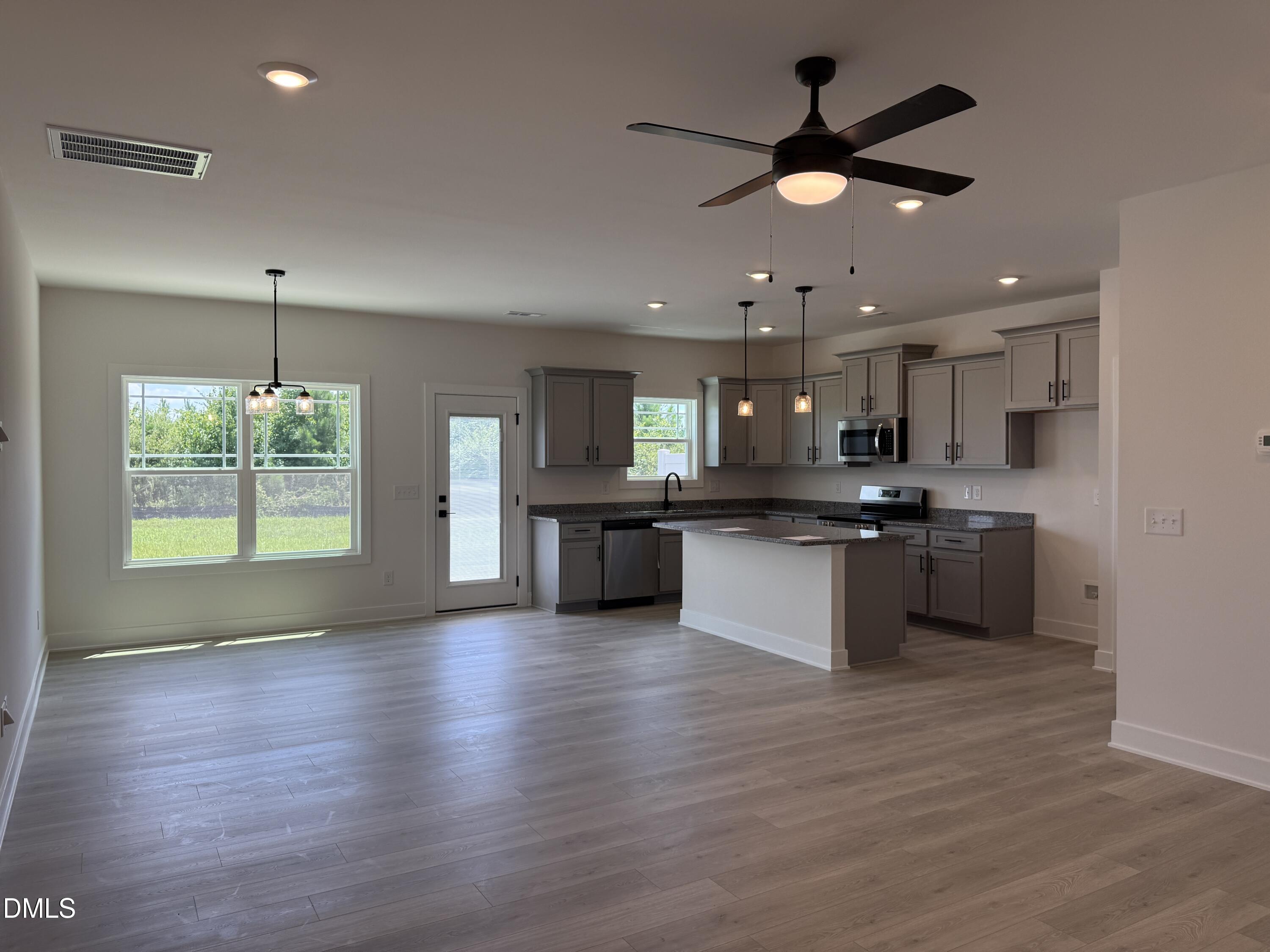 2013 Tharrington Way Property Photo 8