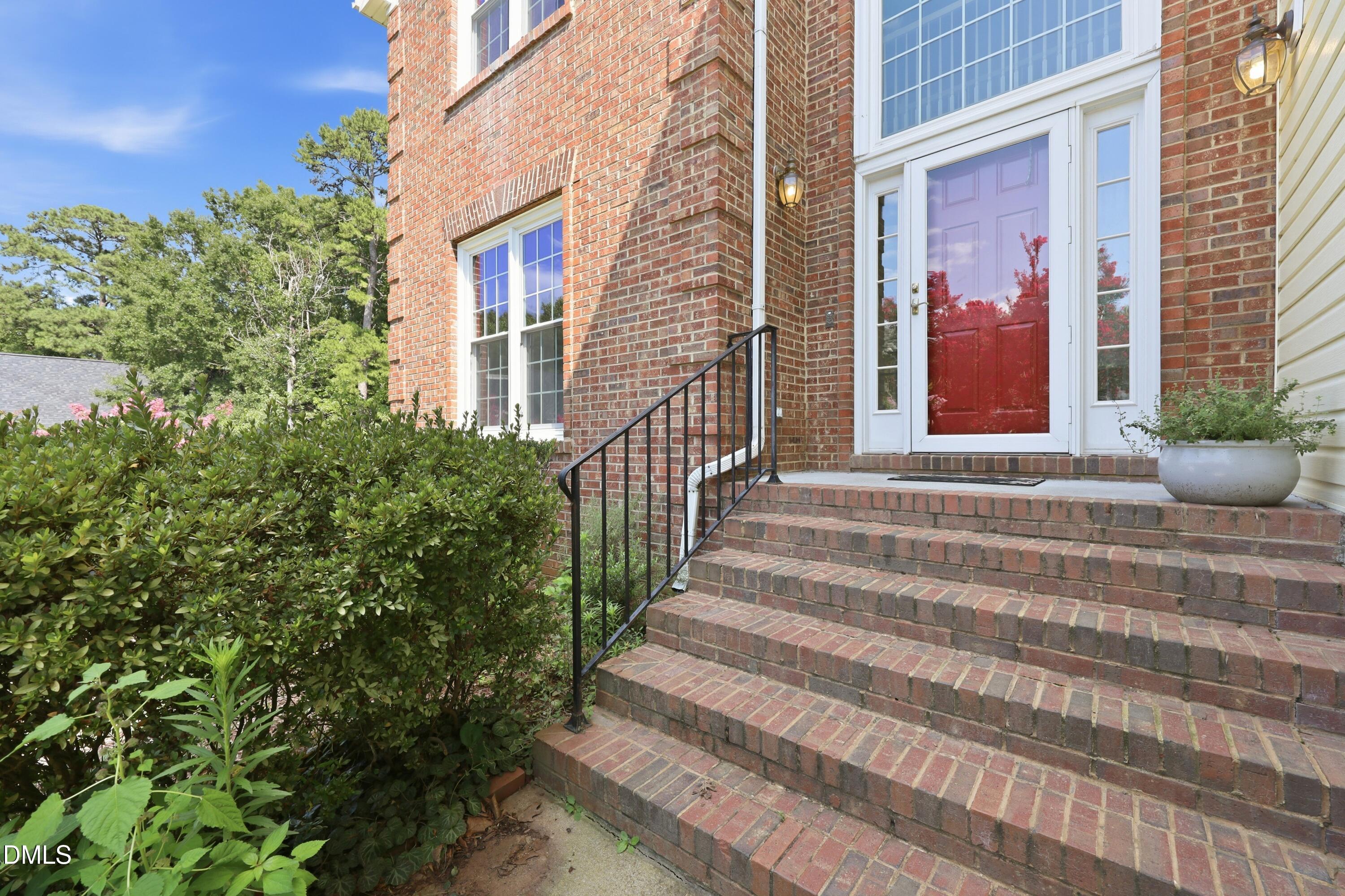 203 Red Field Street Property Photo 3