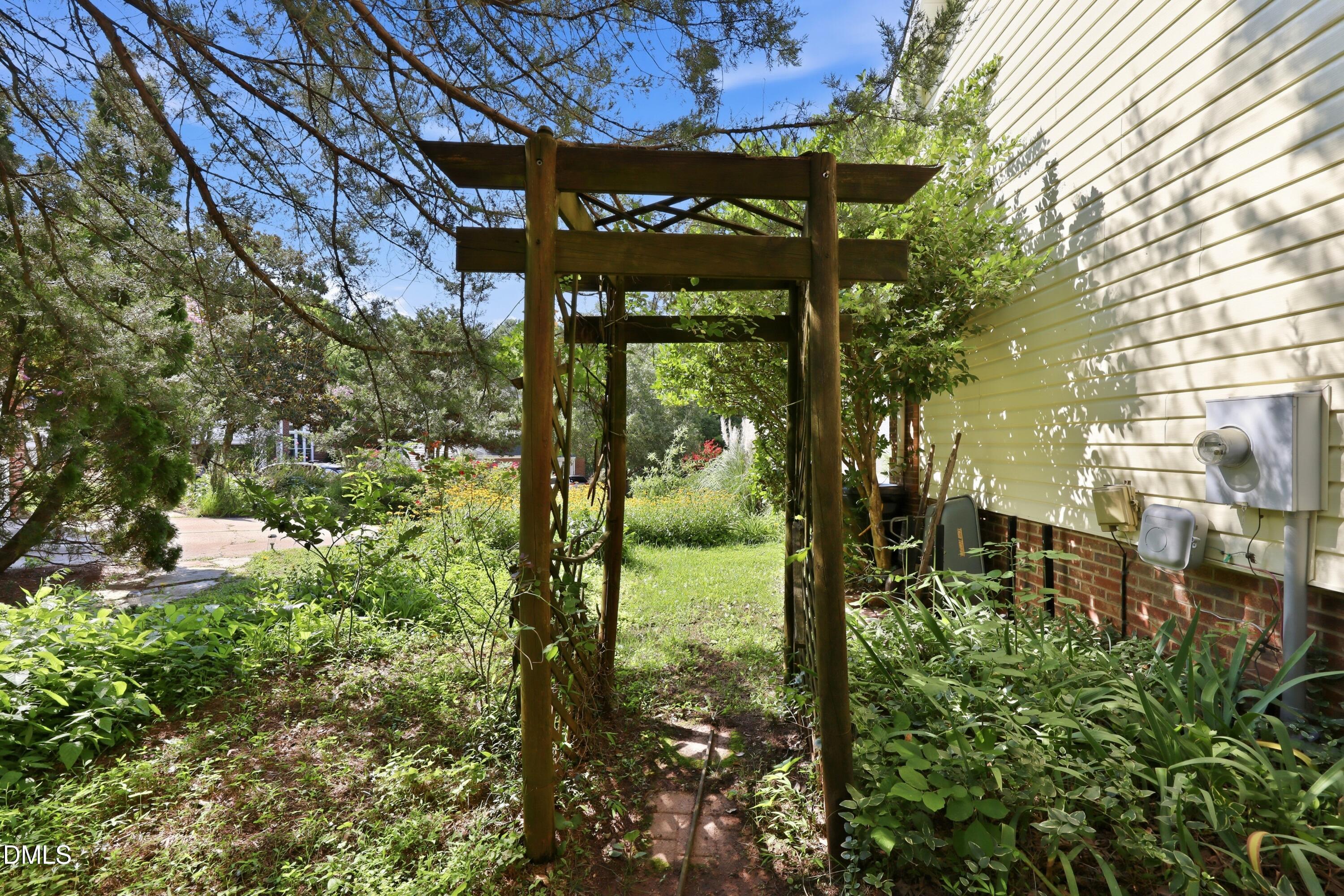 203 Red Field Street Property Photo 39