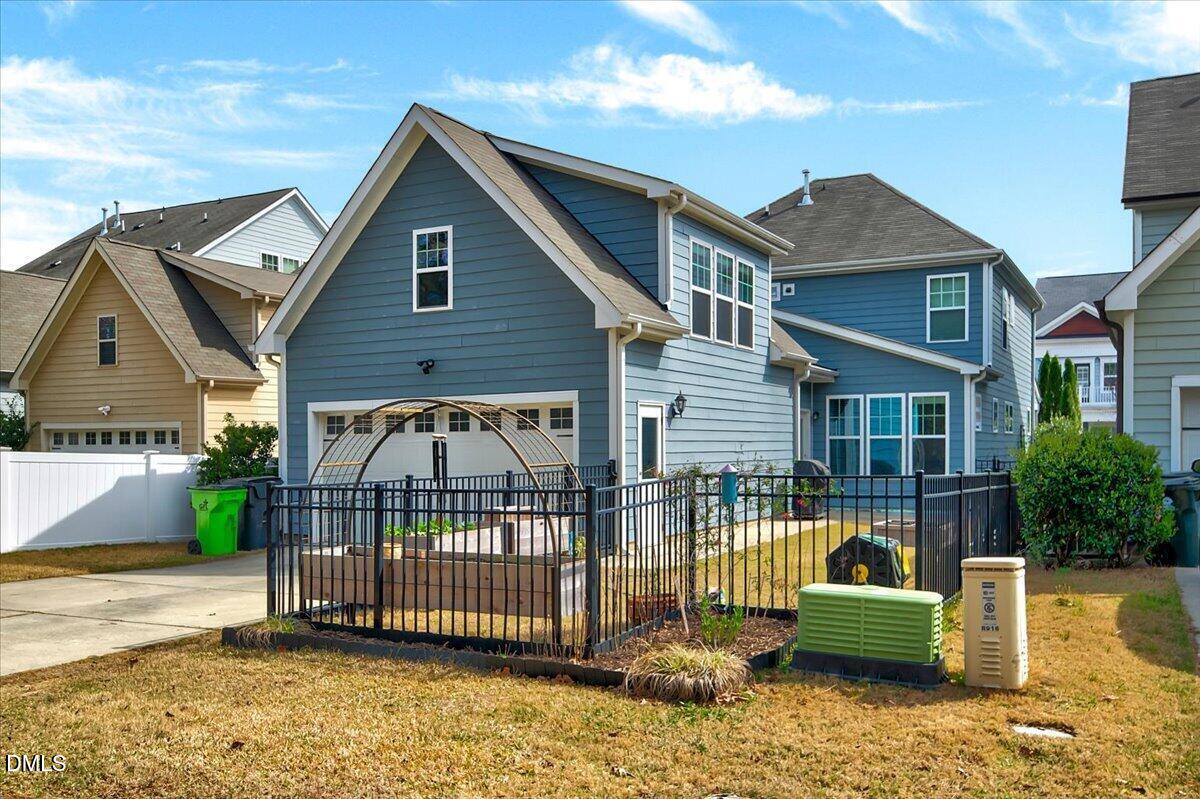 910 Branch Line Lane Property Photo 35
