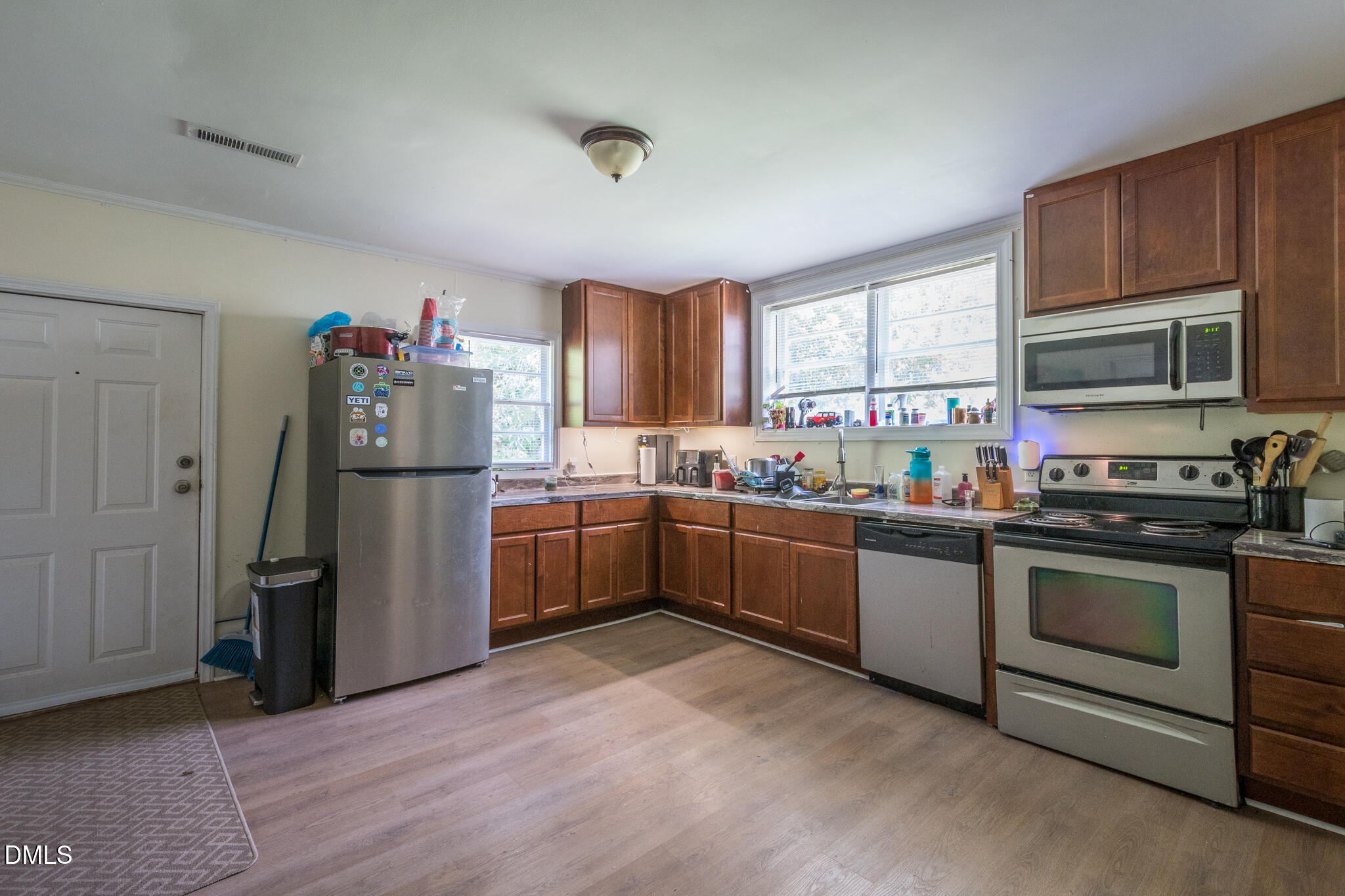 519 E Walnut Avenue Property Photo 2