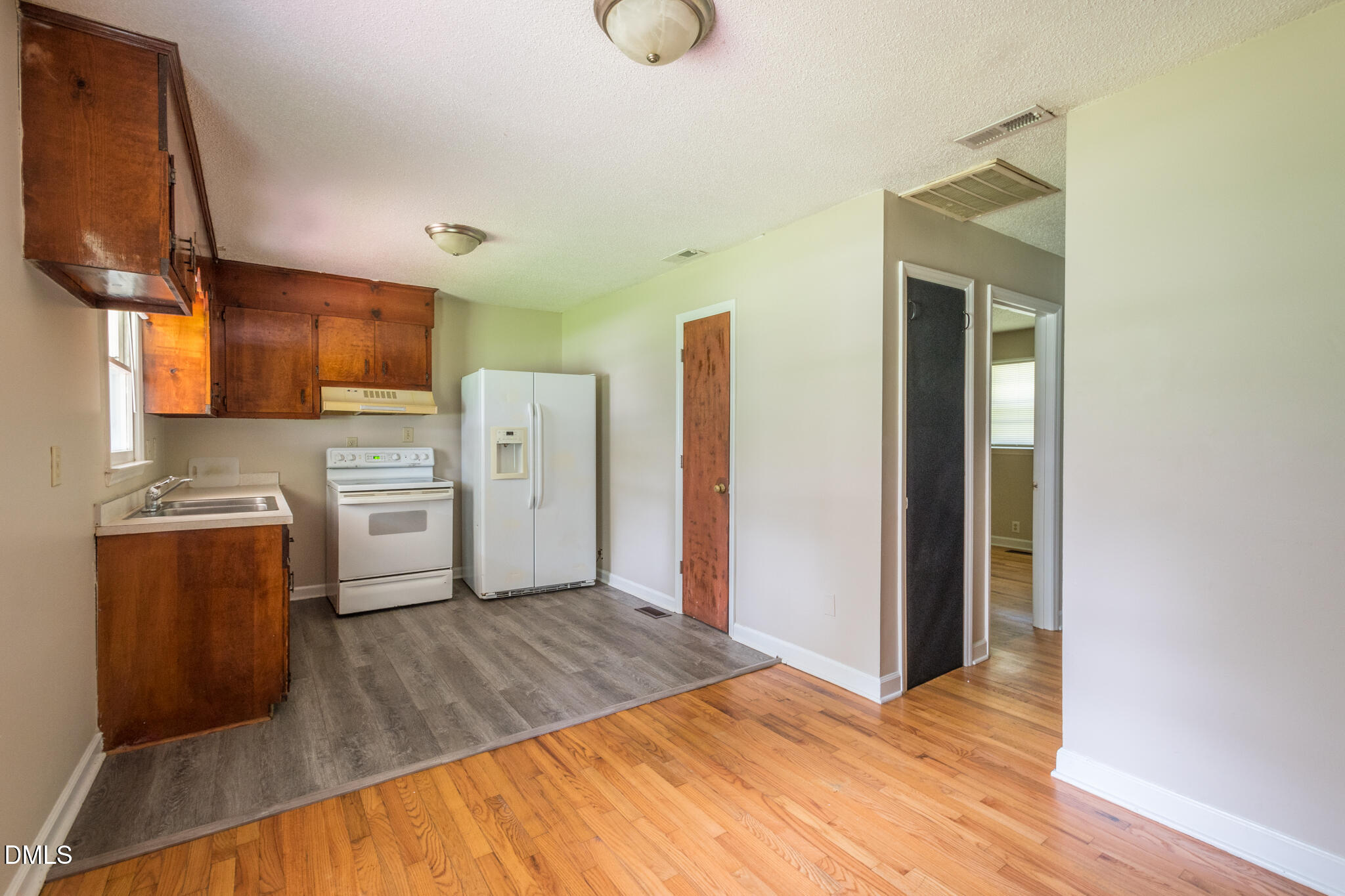 519 E Walnut Avenue Property Photo 5