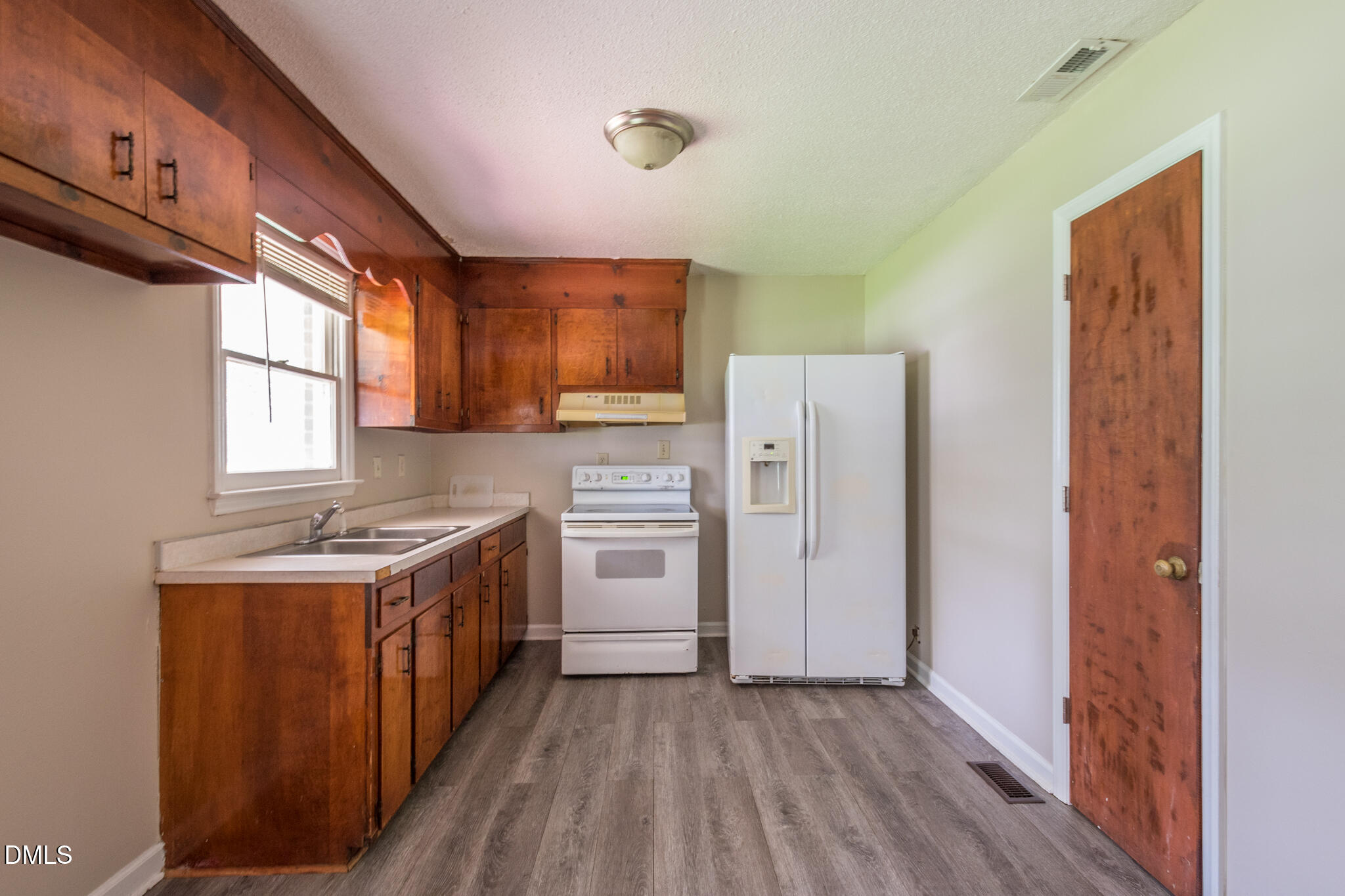 519 E Walnut Avenue Property Photo 6