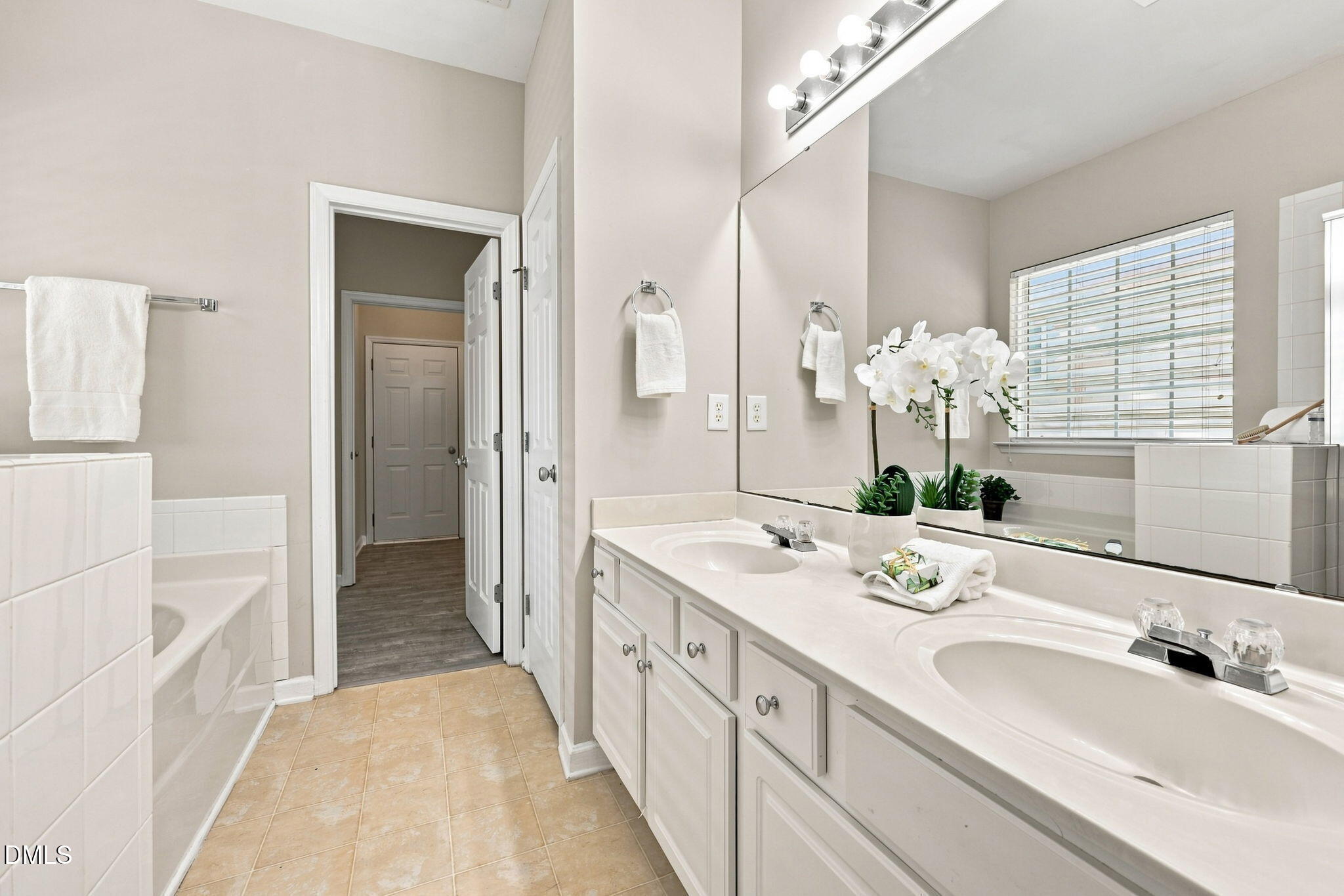 8405 Whisper Ridge Place Property Photo 23