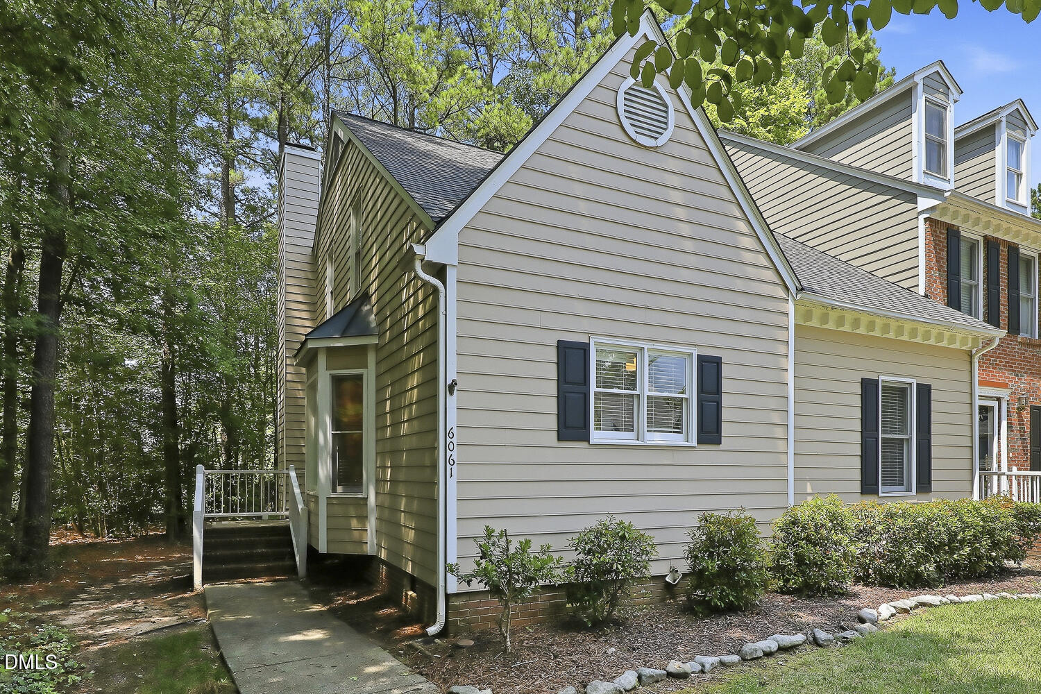 6061 Epping Forest Drive Property Photo 2