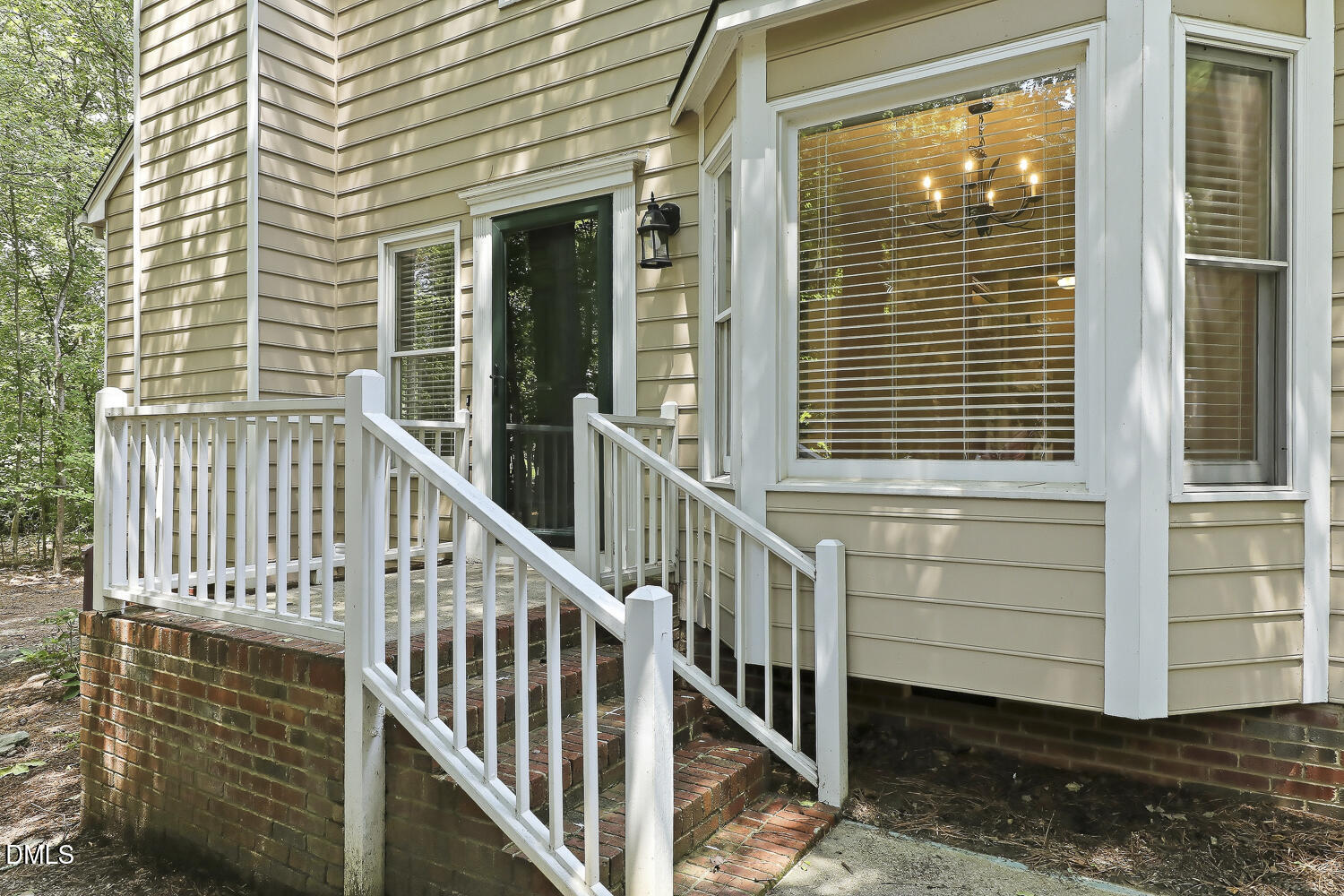 6061 Epping Forest Drive Property Photo 3