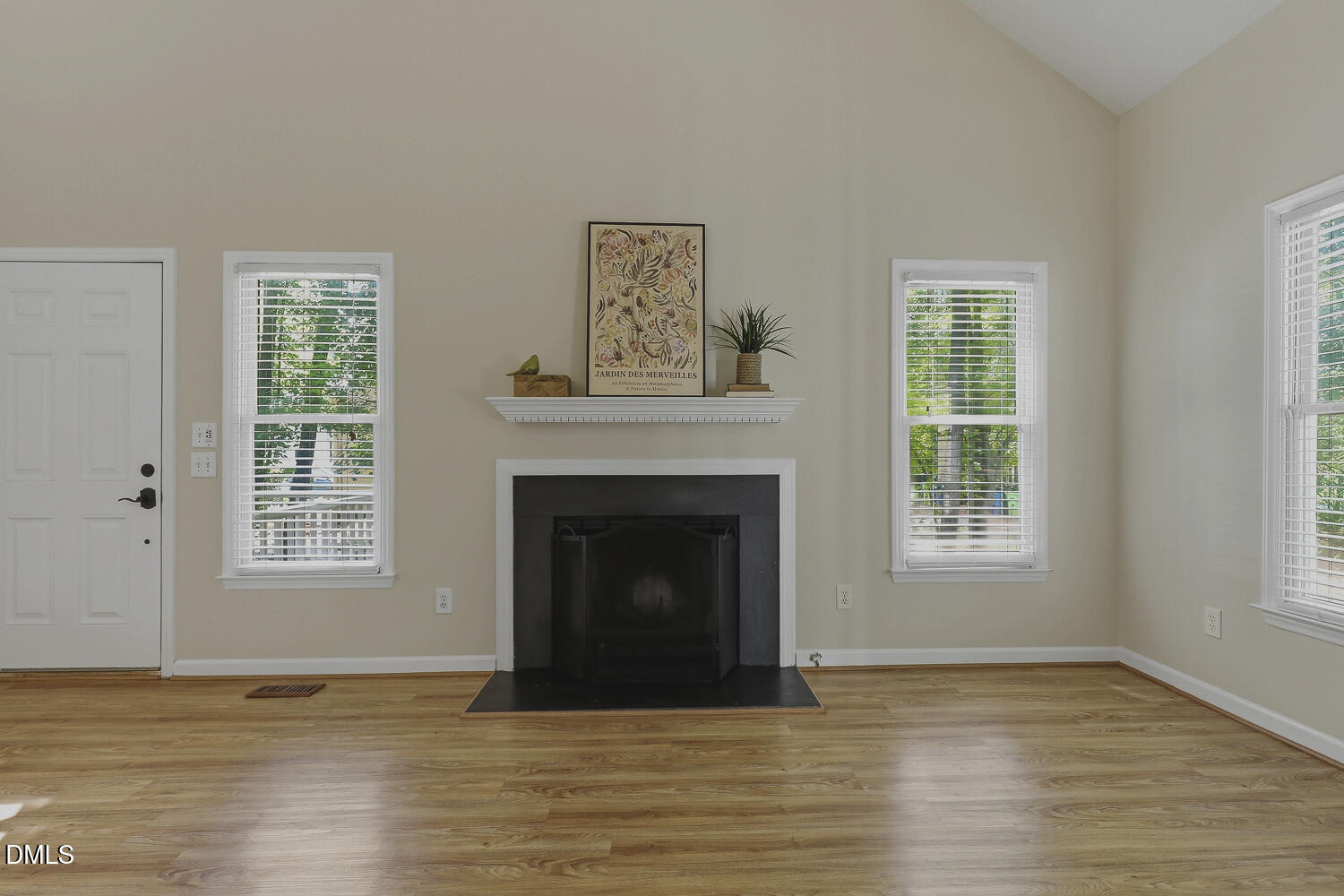 6061 Epping Forest Drive Property Photo 8