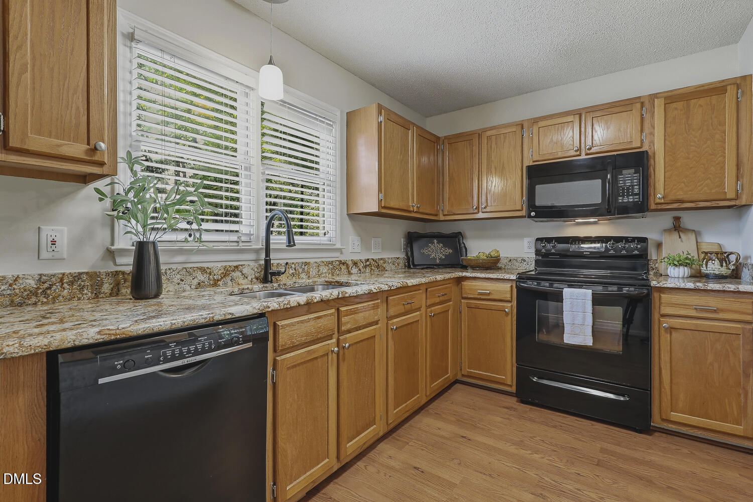 6061 Epping Forest Drive Property Photo 19