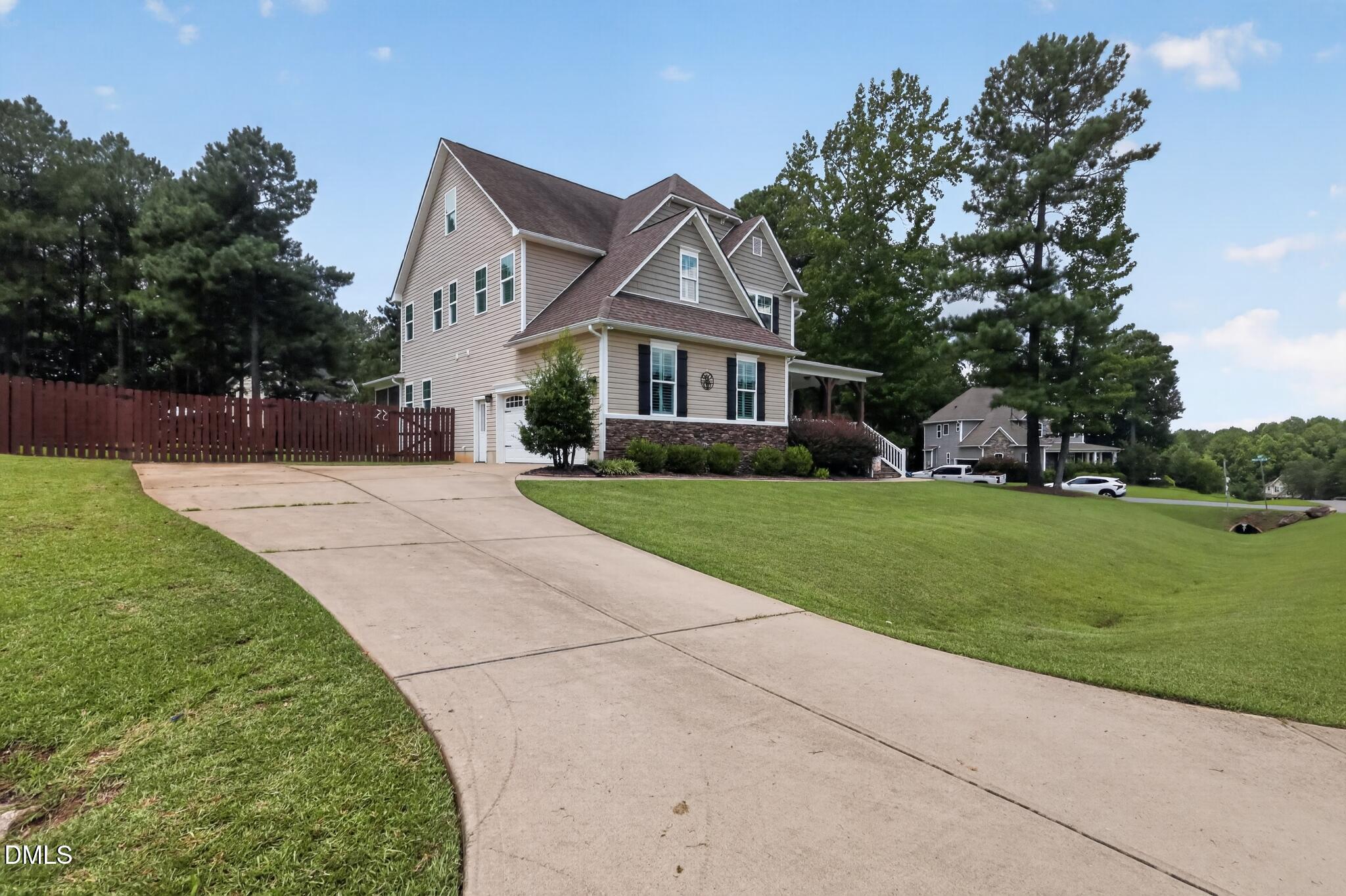626 Bridgeport Circle Property Photo 3