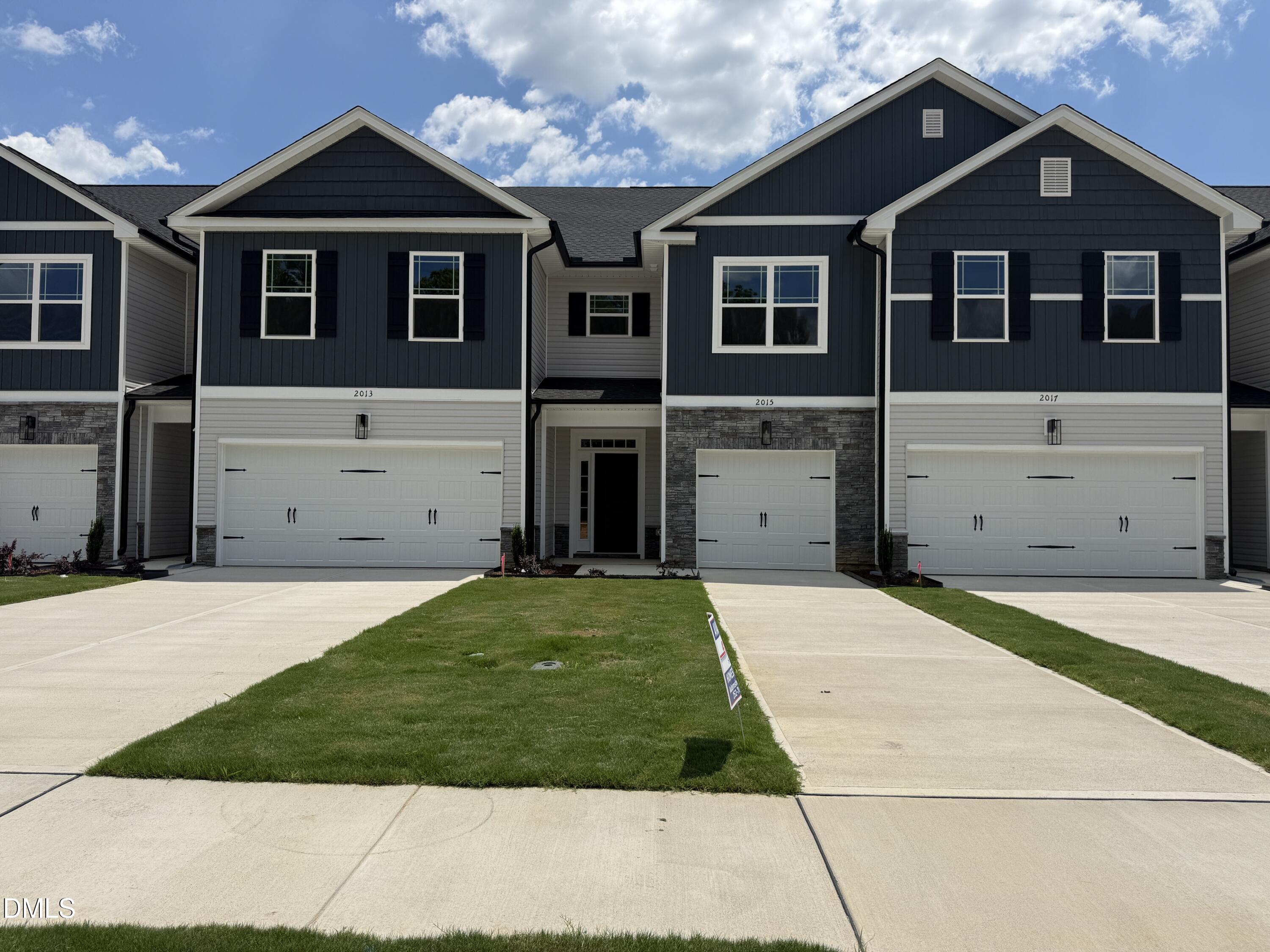 2015 Tharrington Way Property Photo 1