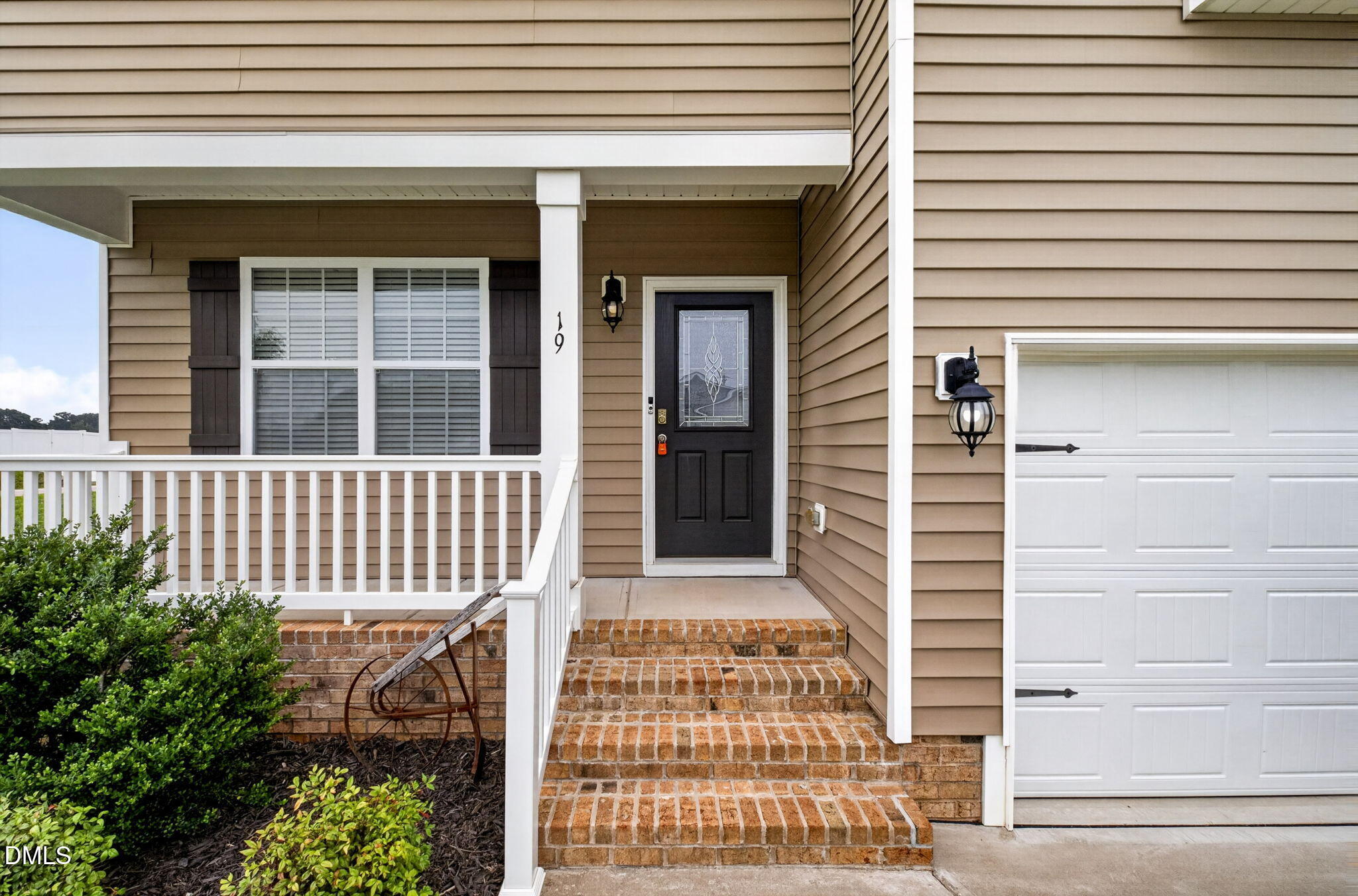19 Rockwater Way Property Photo 4