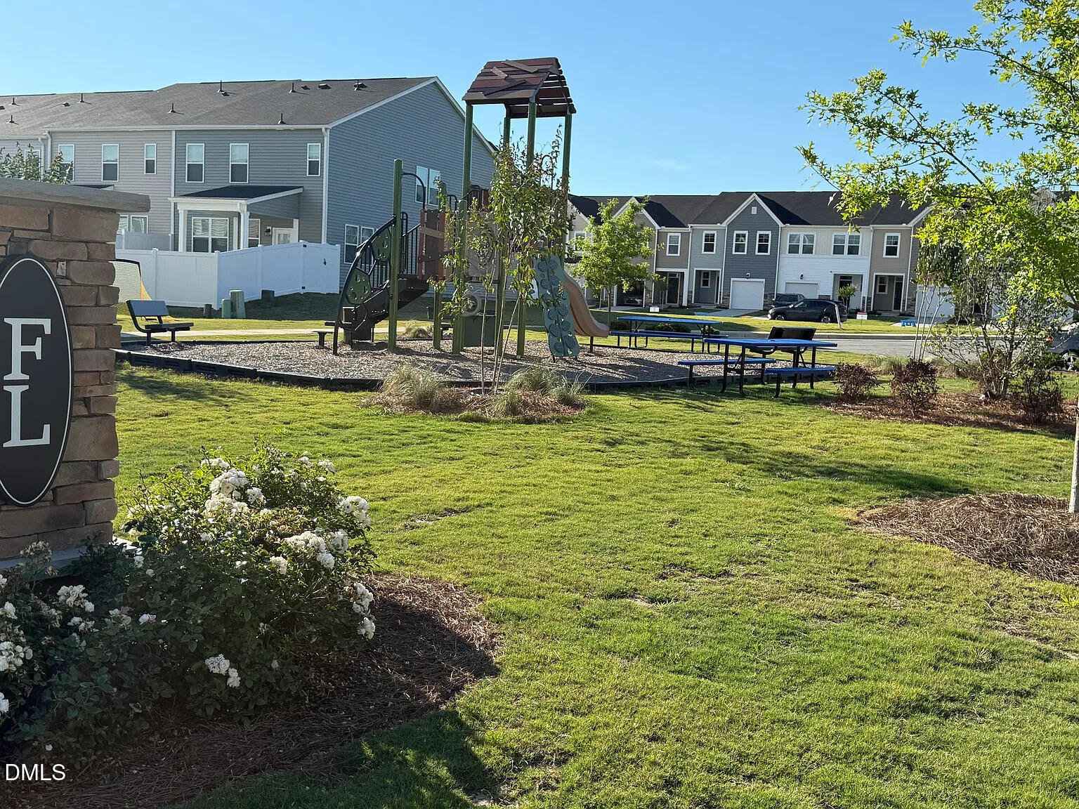 277 Paramount Drive Property Photo 13