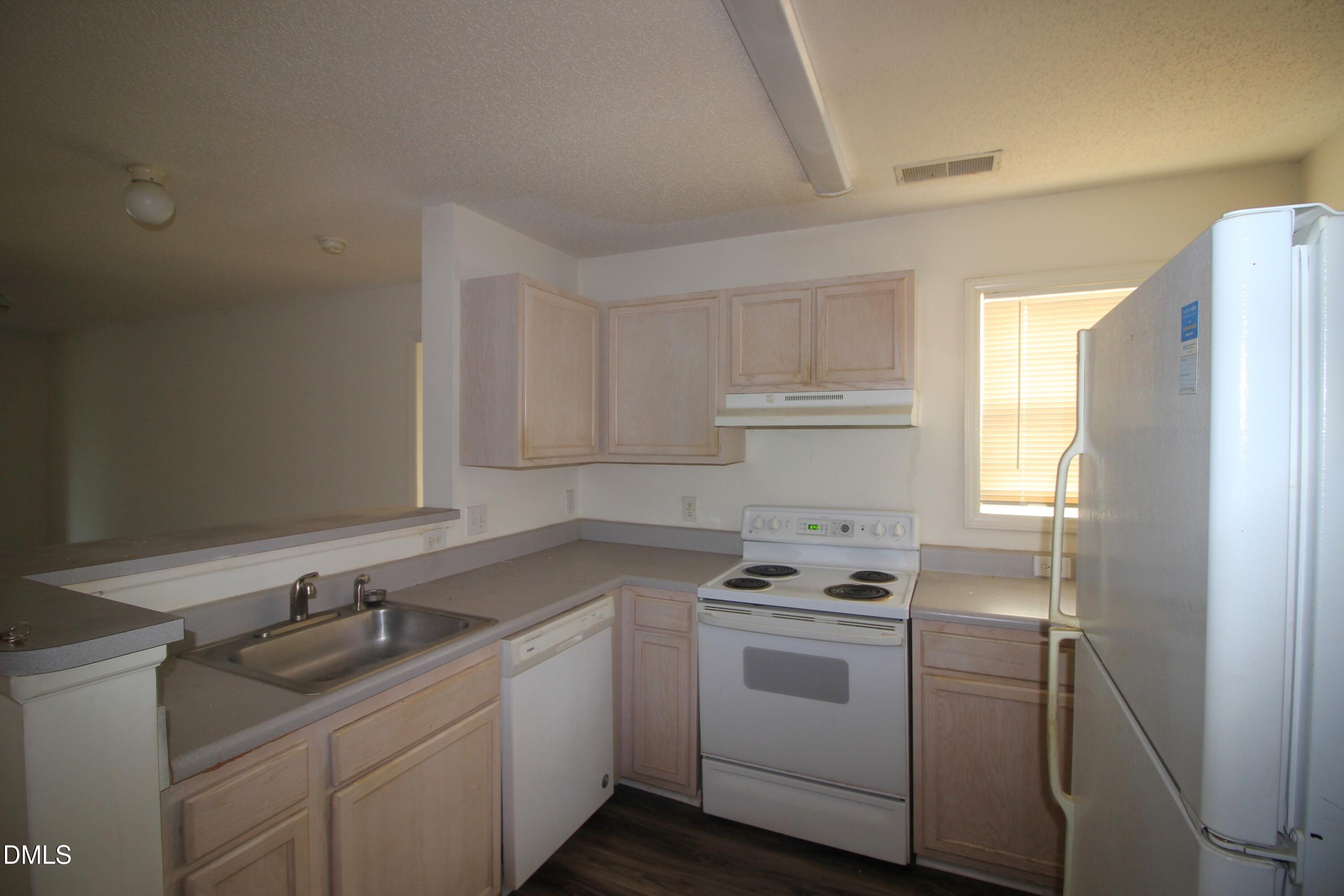 2010 Wolfmill Drive Apt 303 Property Photo 3