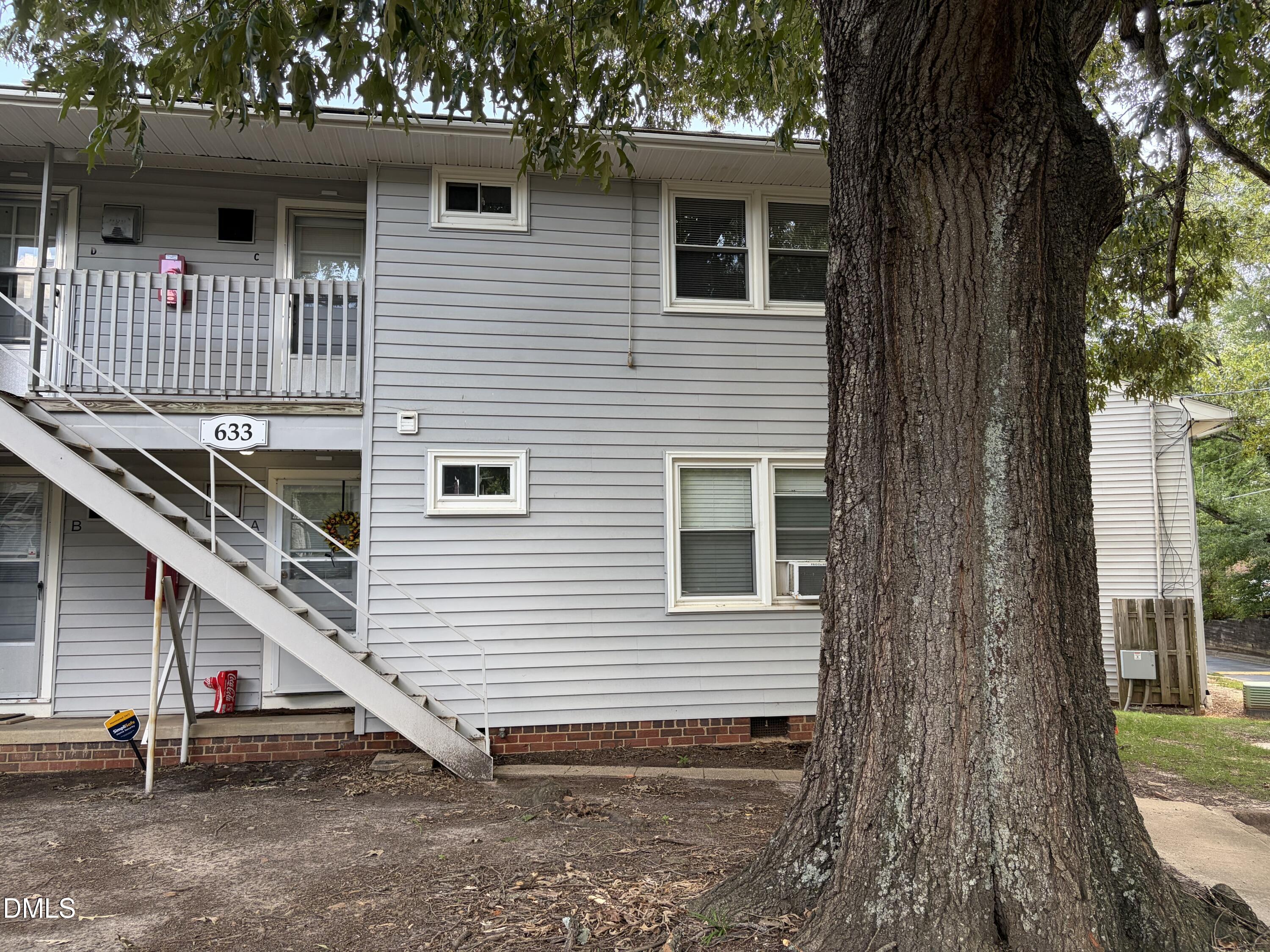 633 Daniels Street C Property Photo 5