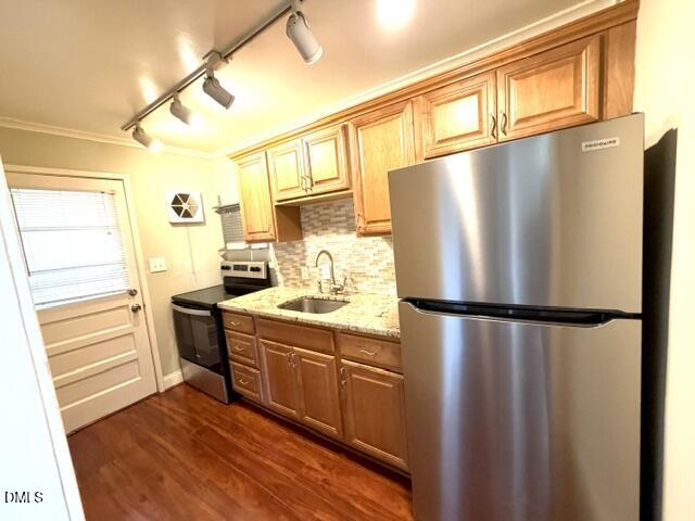 633 Daniels Street C Property Photo 8