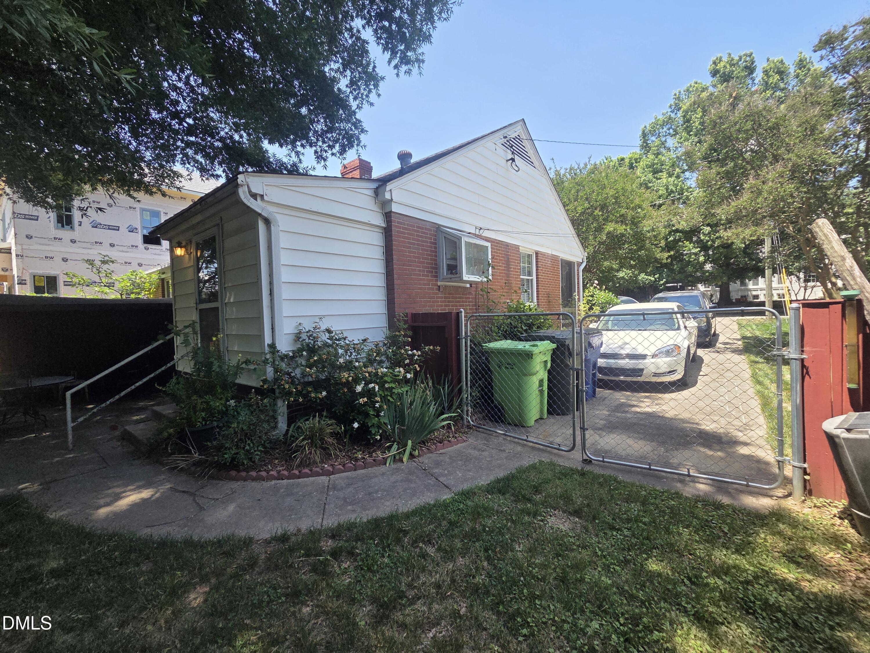 1928 Fairfield Drive Property Photo 2