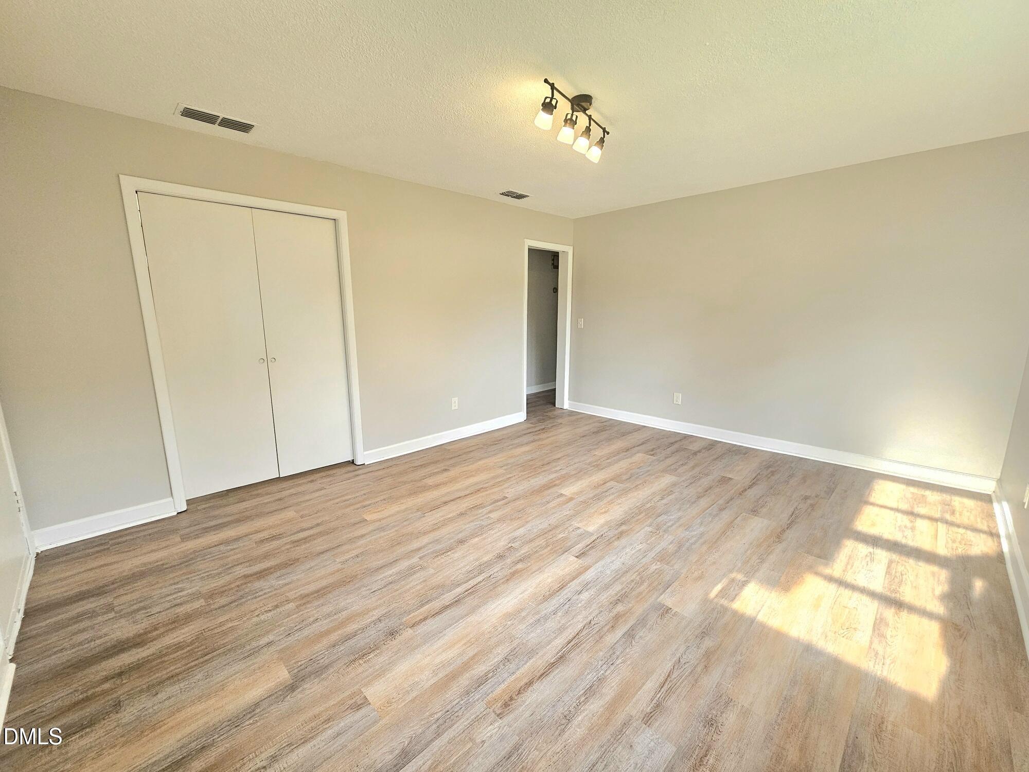 408 Oak Street Property Photo 4