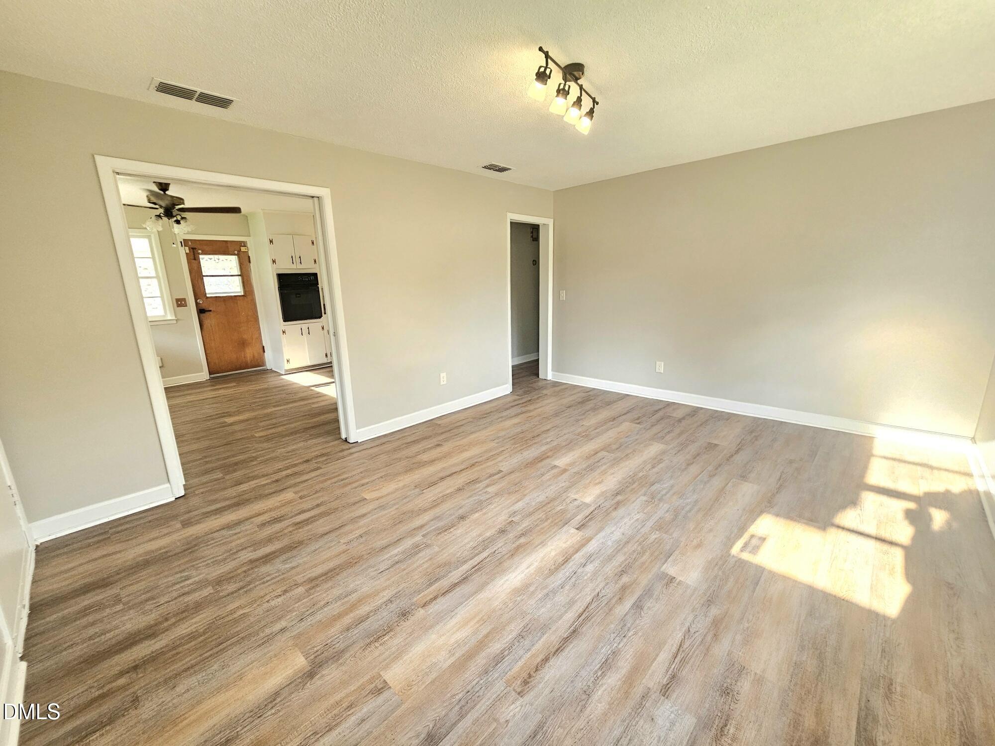 408 Oak Street Property Photo 5
