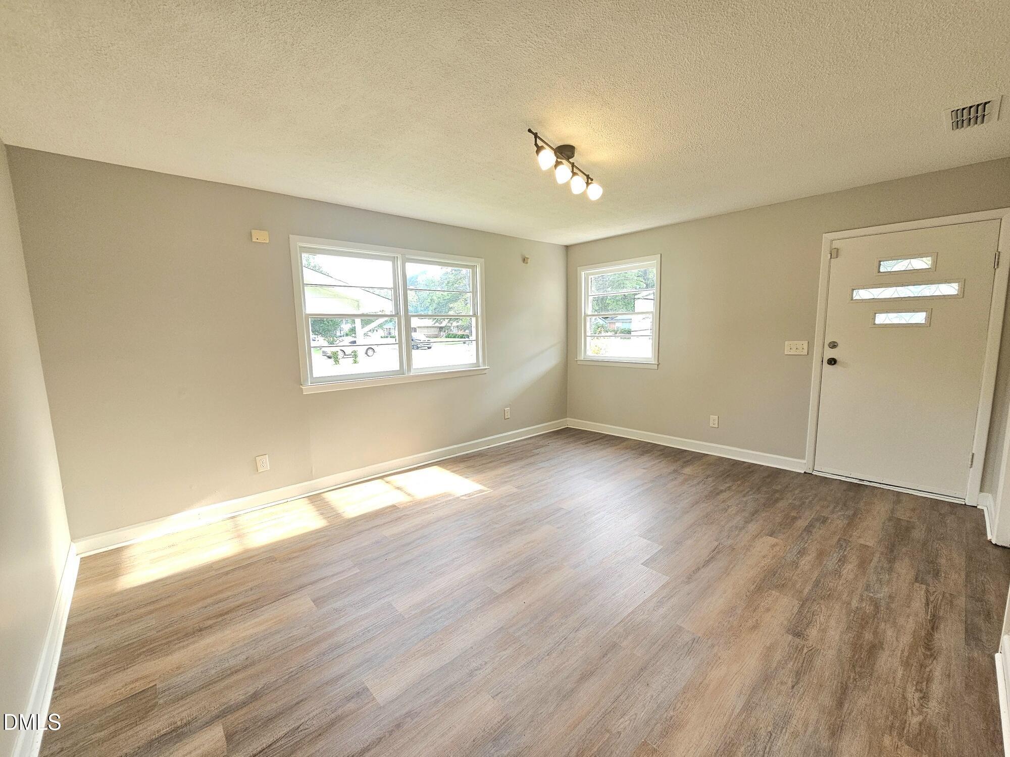 408 Oak Street Property Photo 6