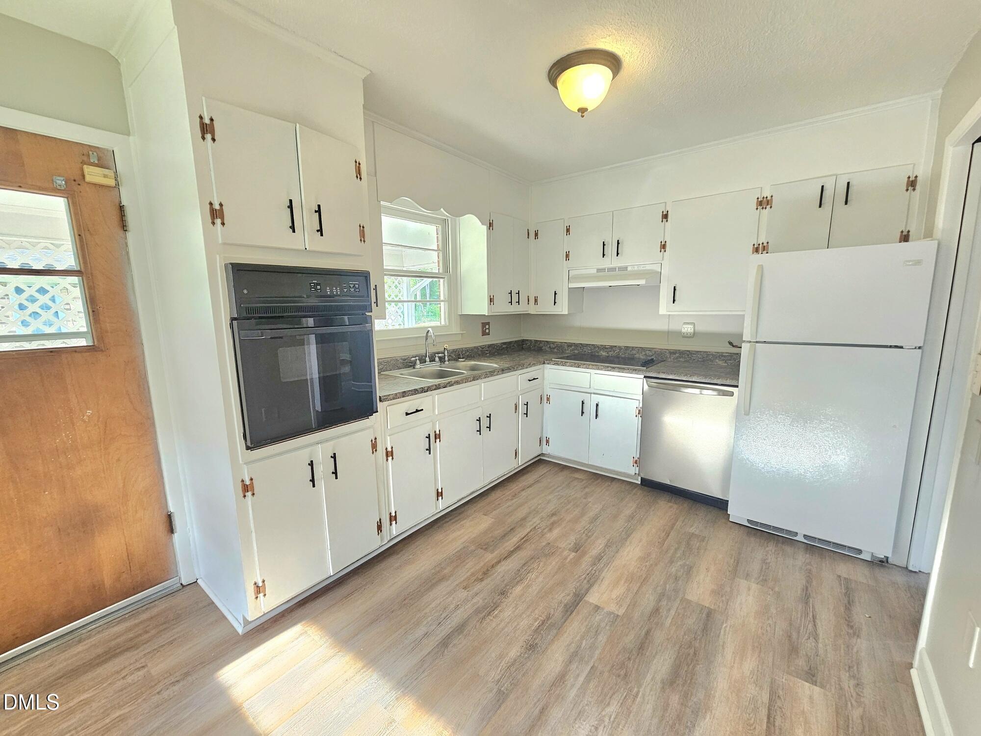 408 Oak Street Property Photo 8