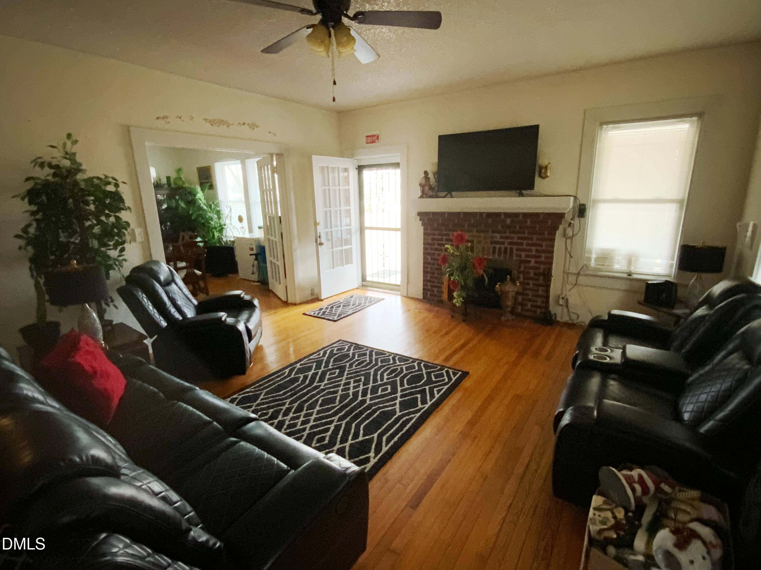 304 W Harnett Street Property Photo 6