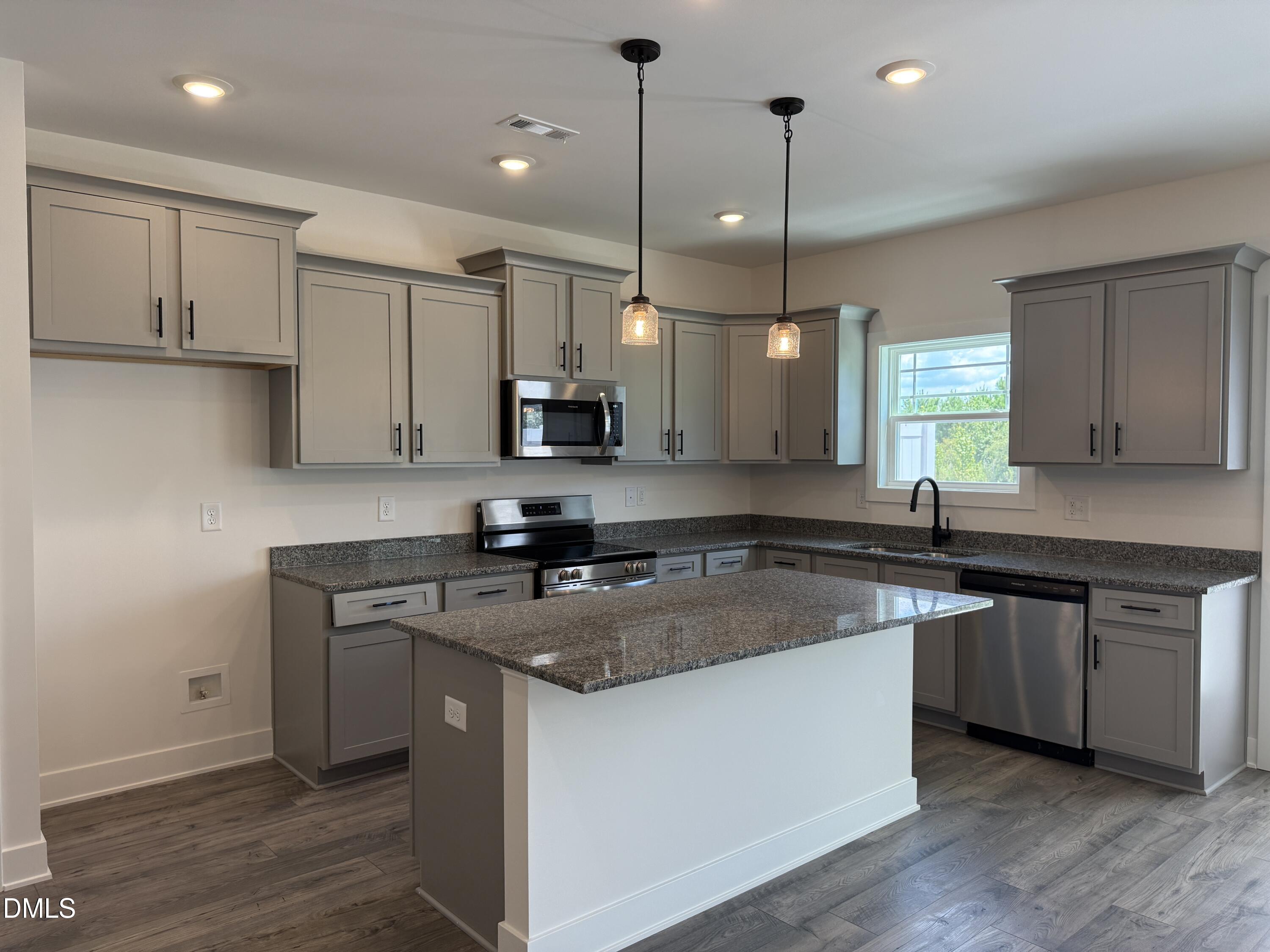 2017 Tharrington Way Property Photo 5