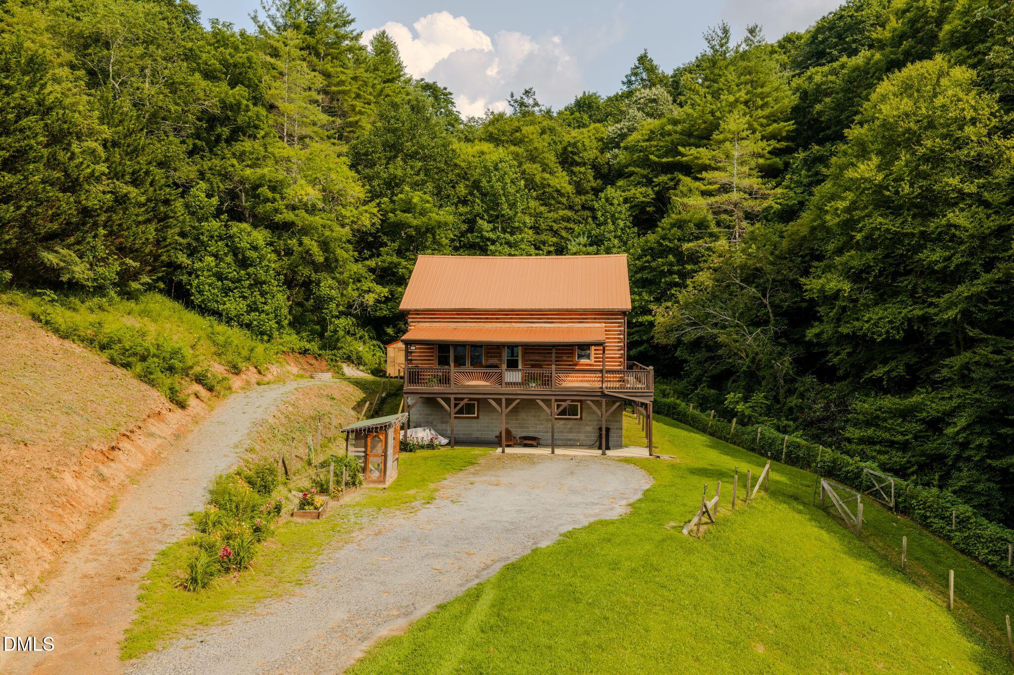 628 Roberts Road Property Photo 1