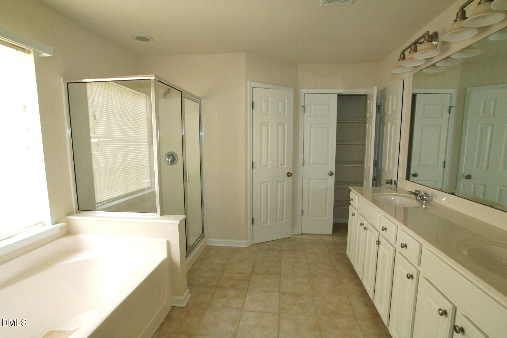 5324 Shaker Heights Lane Property Photo 10