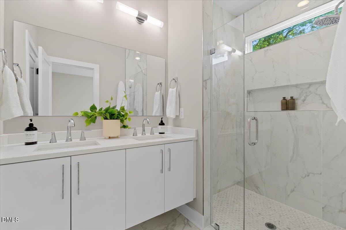 720 Oakwood Avenue 101 Property Photo 3