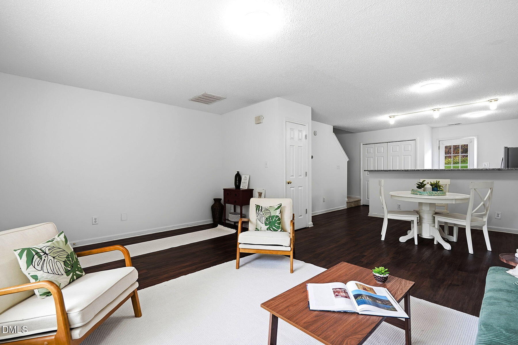 2130 Walnut Bluffs Lane Property Photo 8