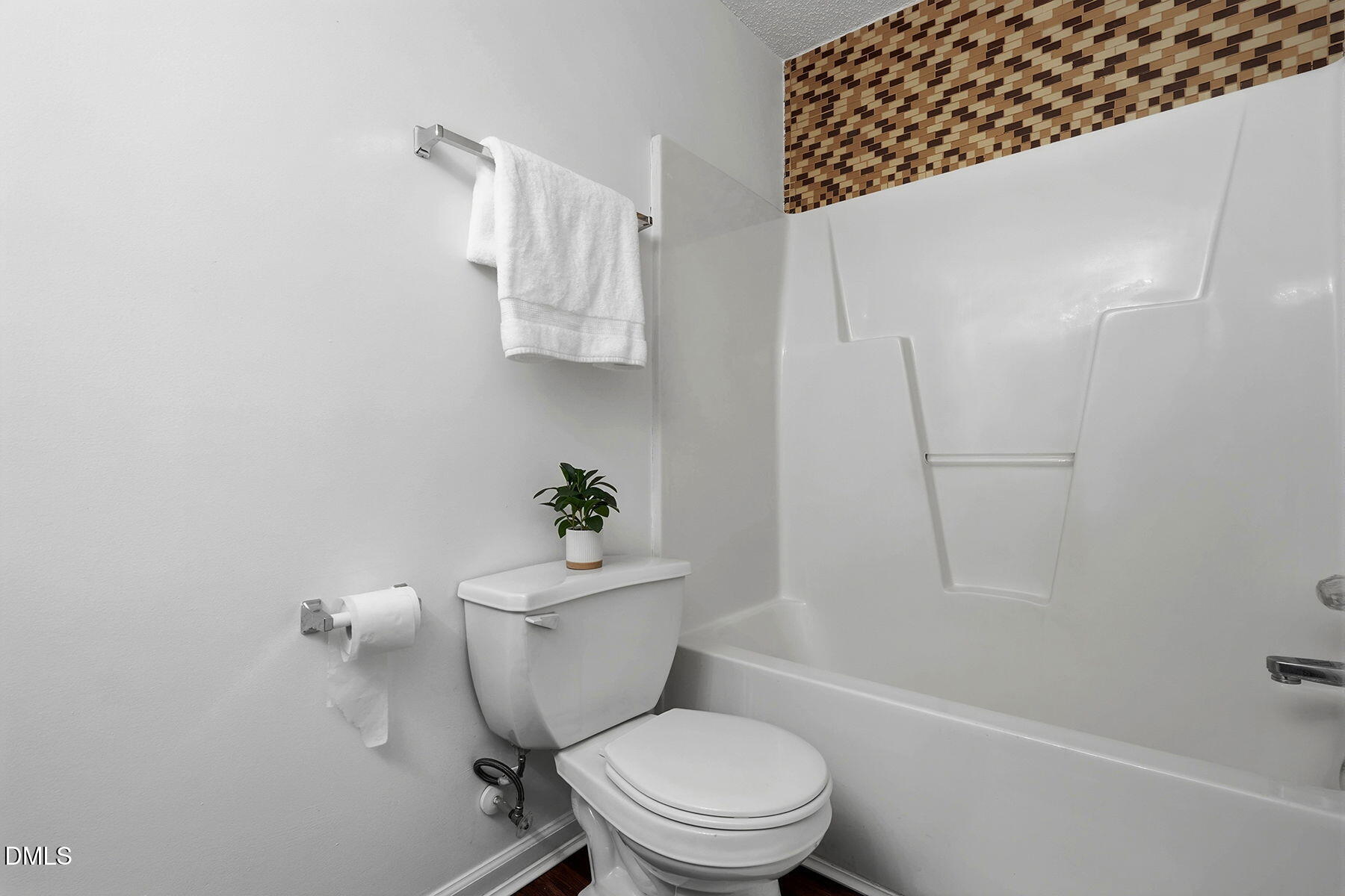 2130 Walnut Bluffs Lane Property Photo 25