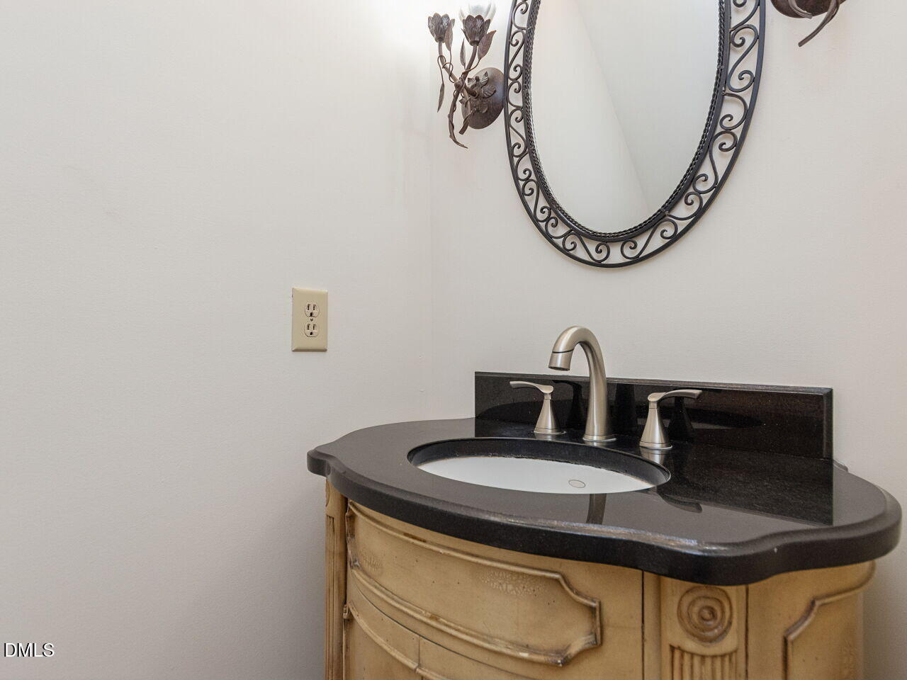 908 Buckingham Road Property Photo 14