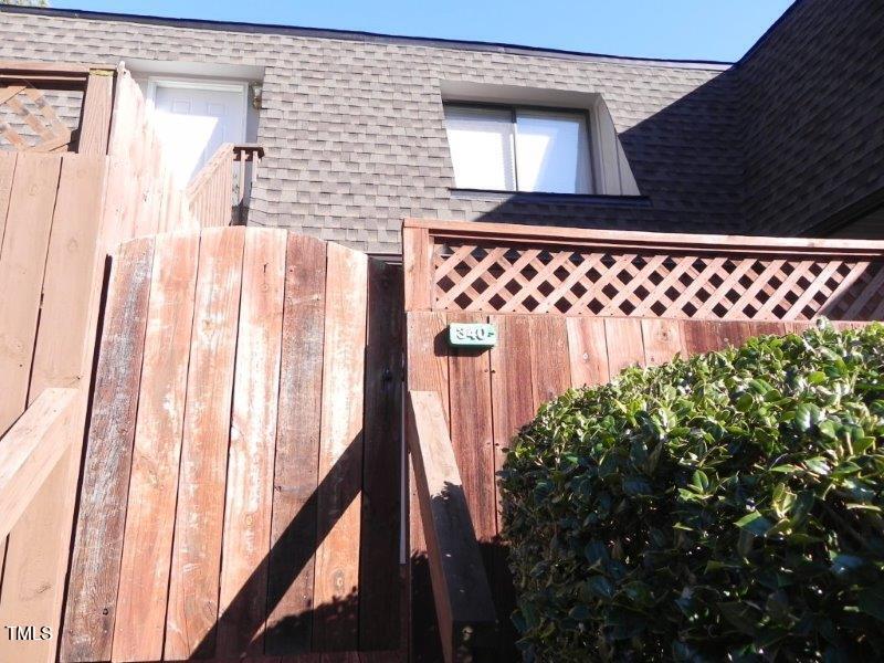 340 Summerwalk Circle Property Photo 2
