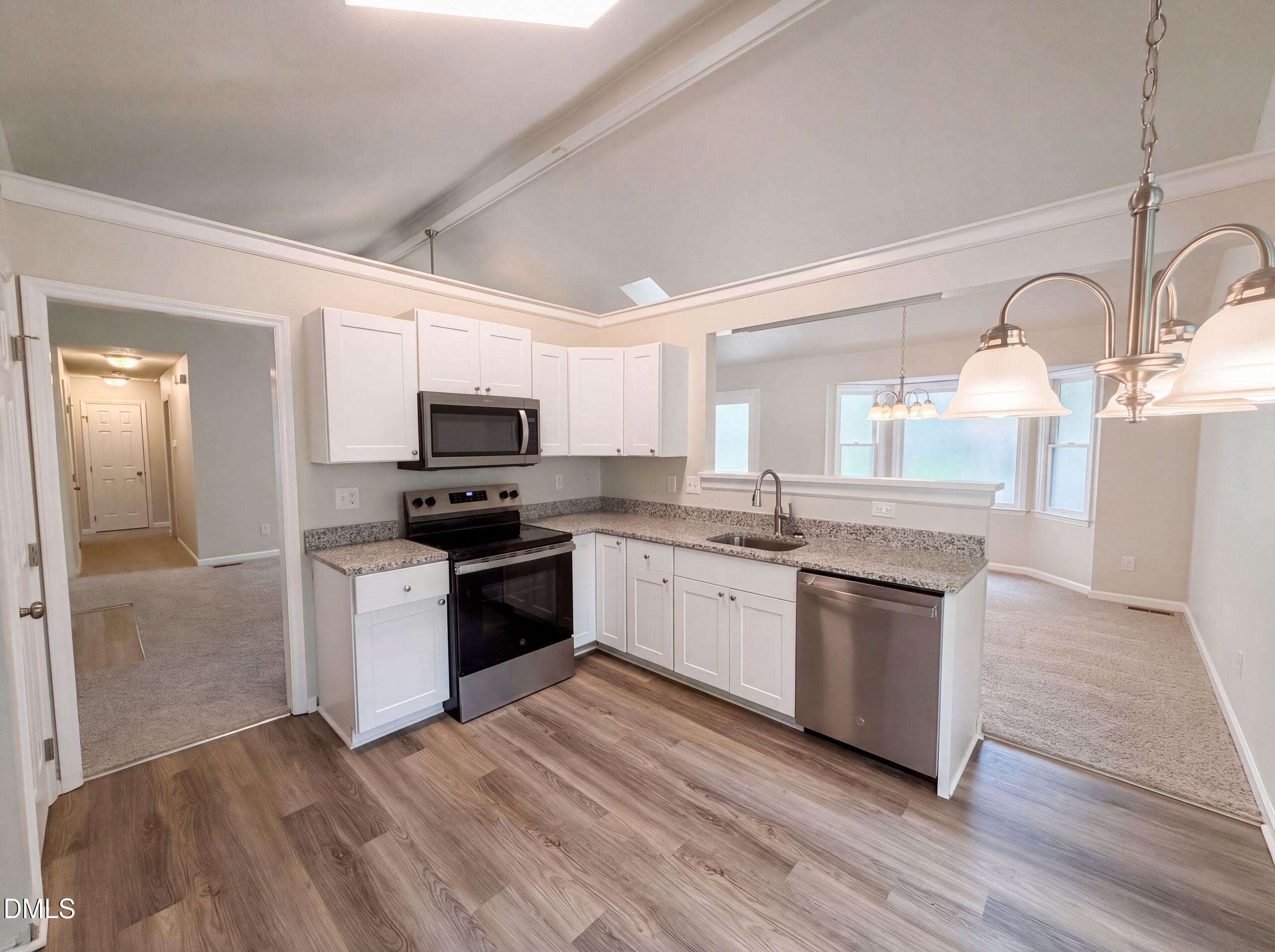 1004 Clifford Drive Property Photo 2