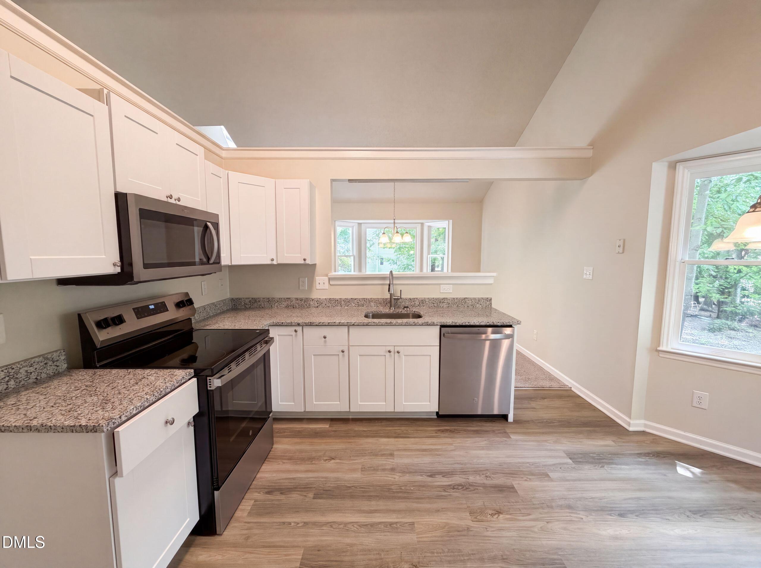 1004 Clifford Drive Property Photo 6