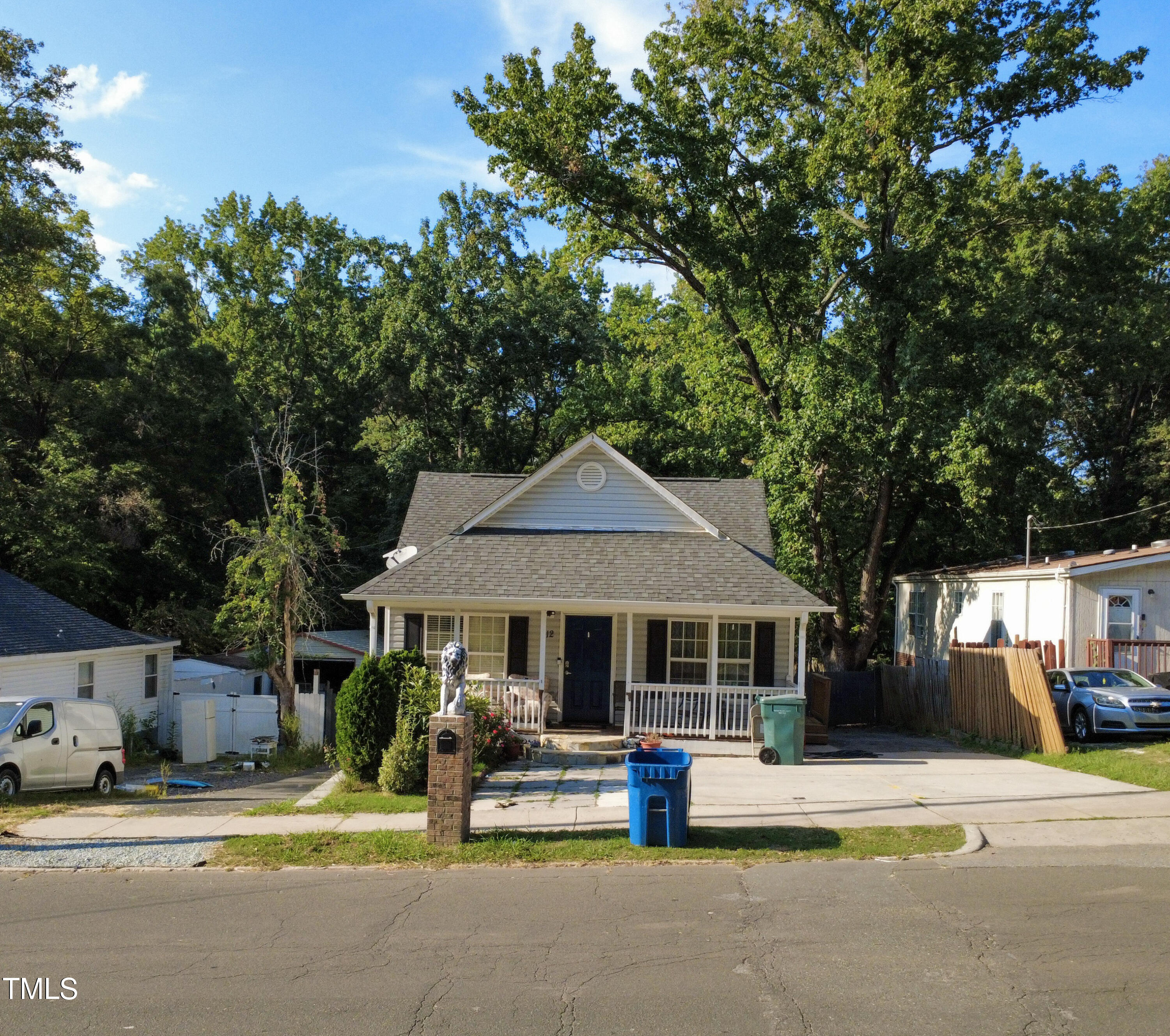312 E End Avenue Property Photo 1