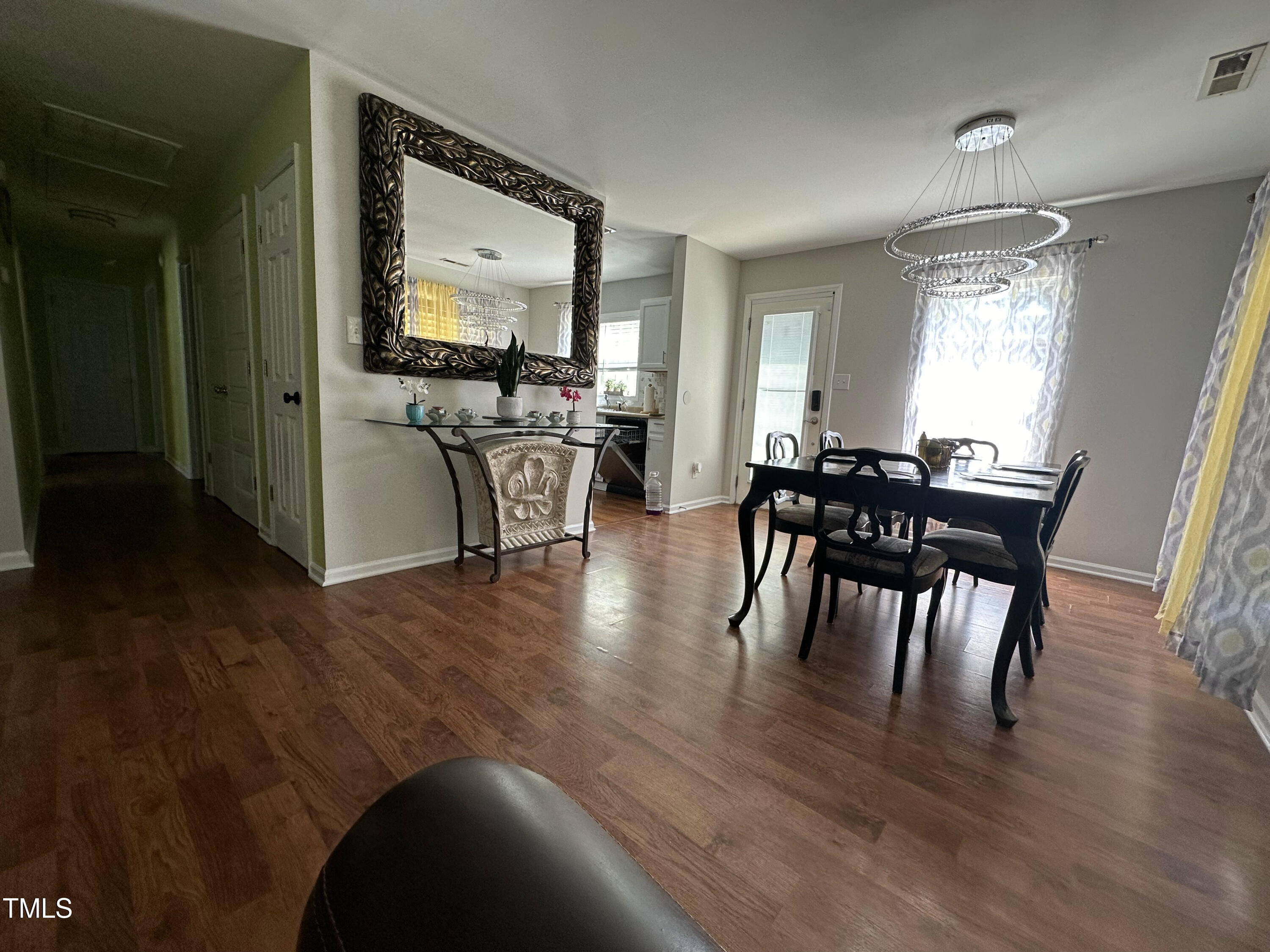 312 E End Avenue Property Photo 5