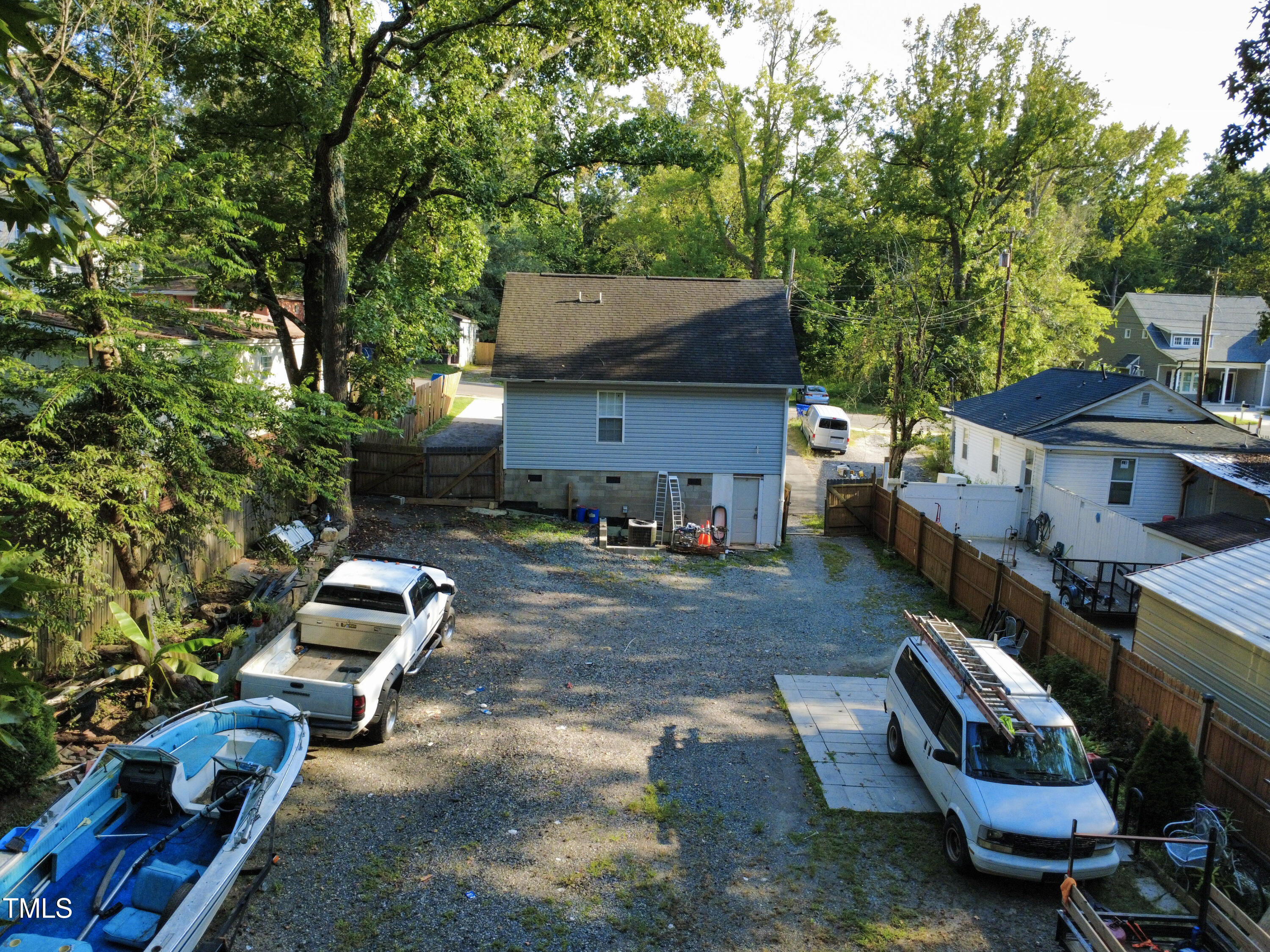 312 E End Avenue Property Photo 17