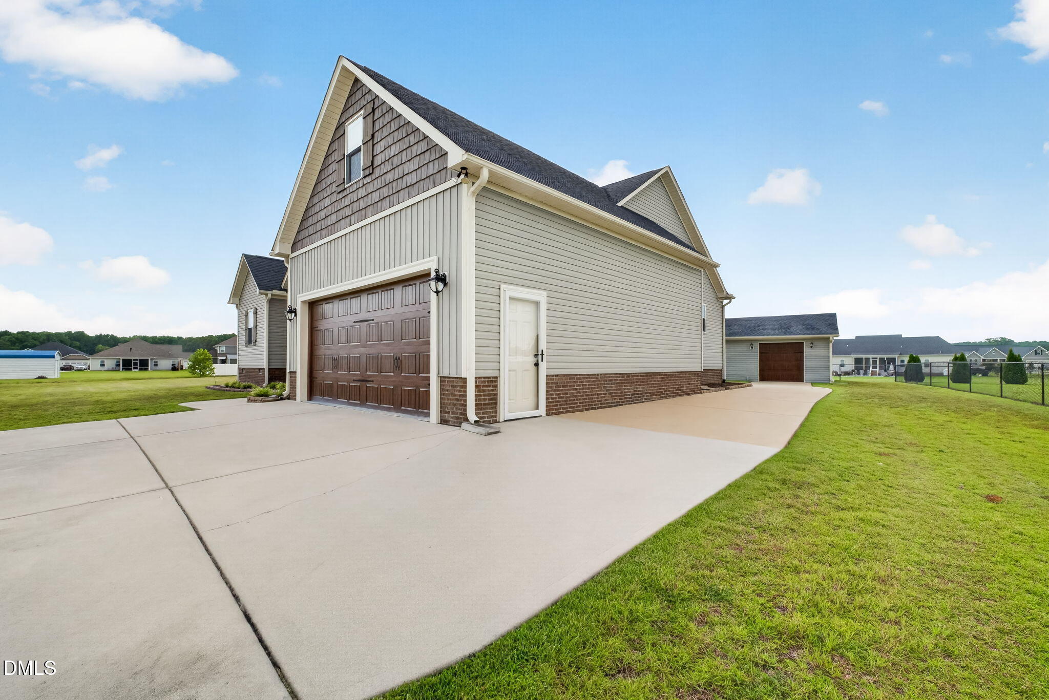 156 Clipper Lane Property Photo 3