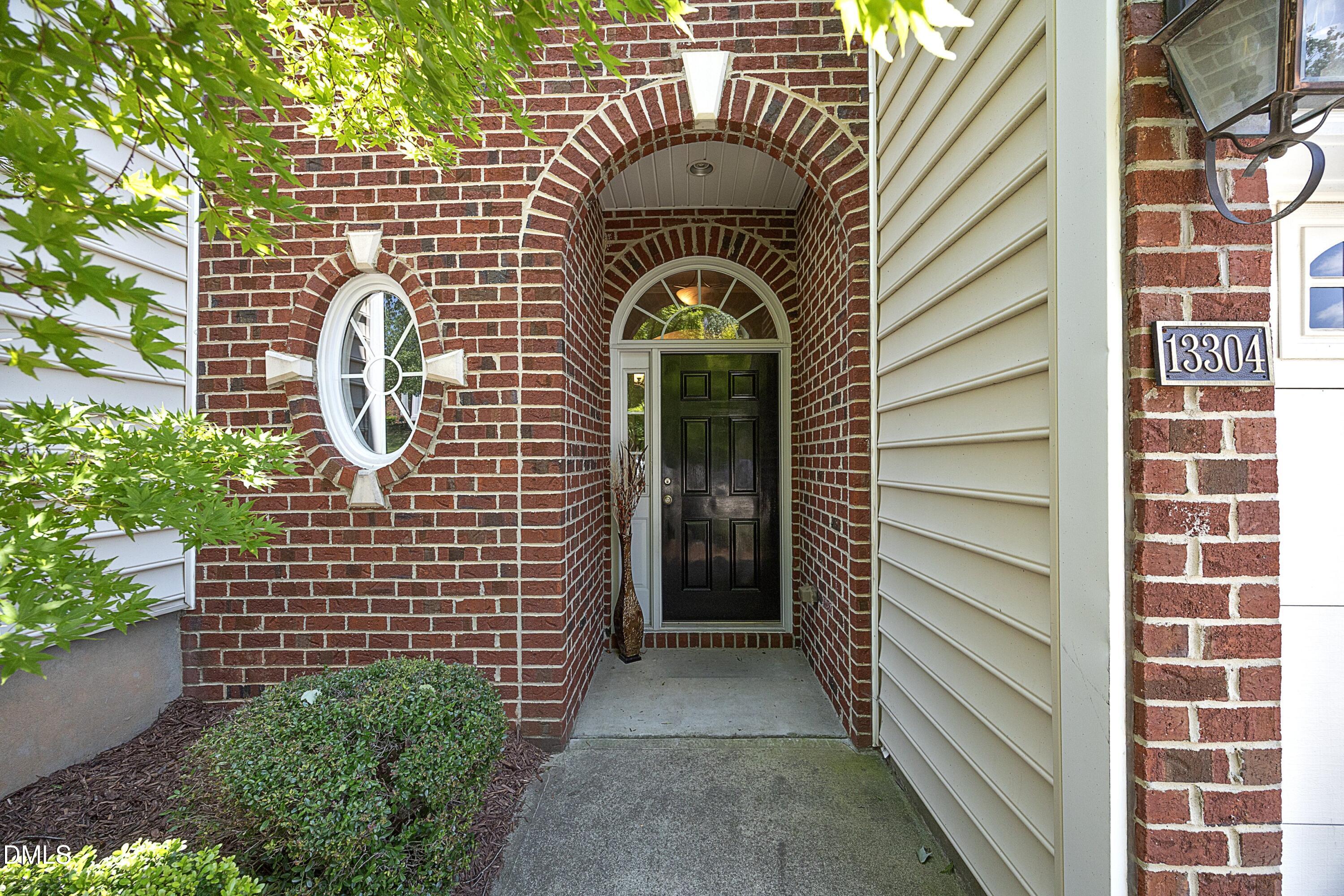 13304 Ashford Park Drive Property Photo 2