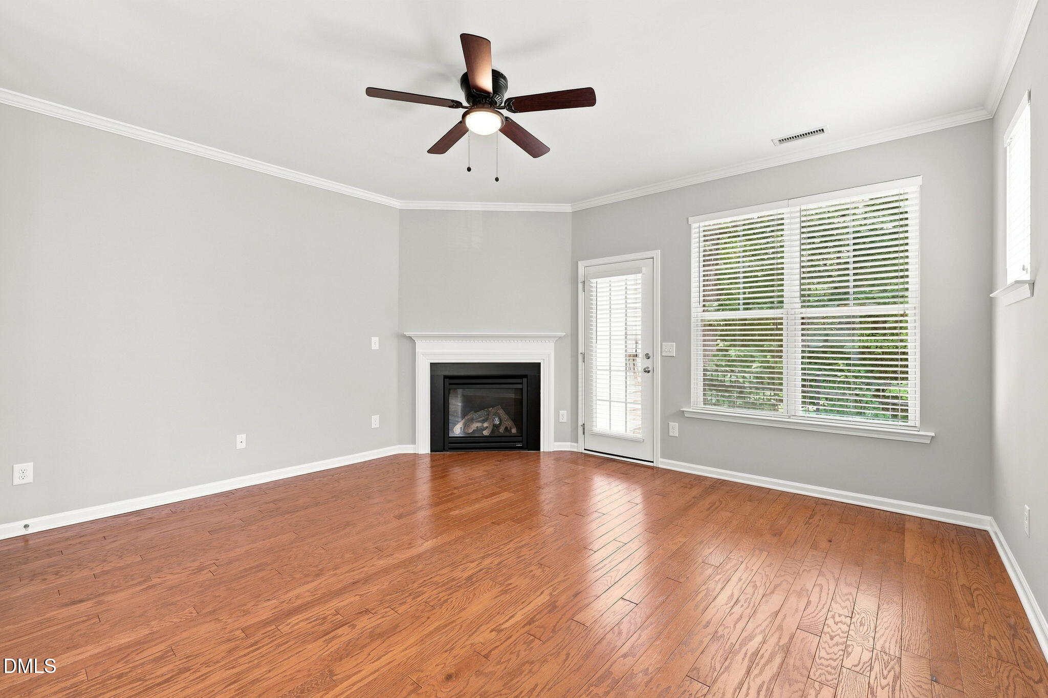 2920 Casona Way Property Photo 8