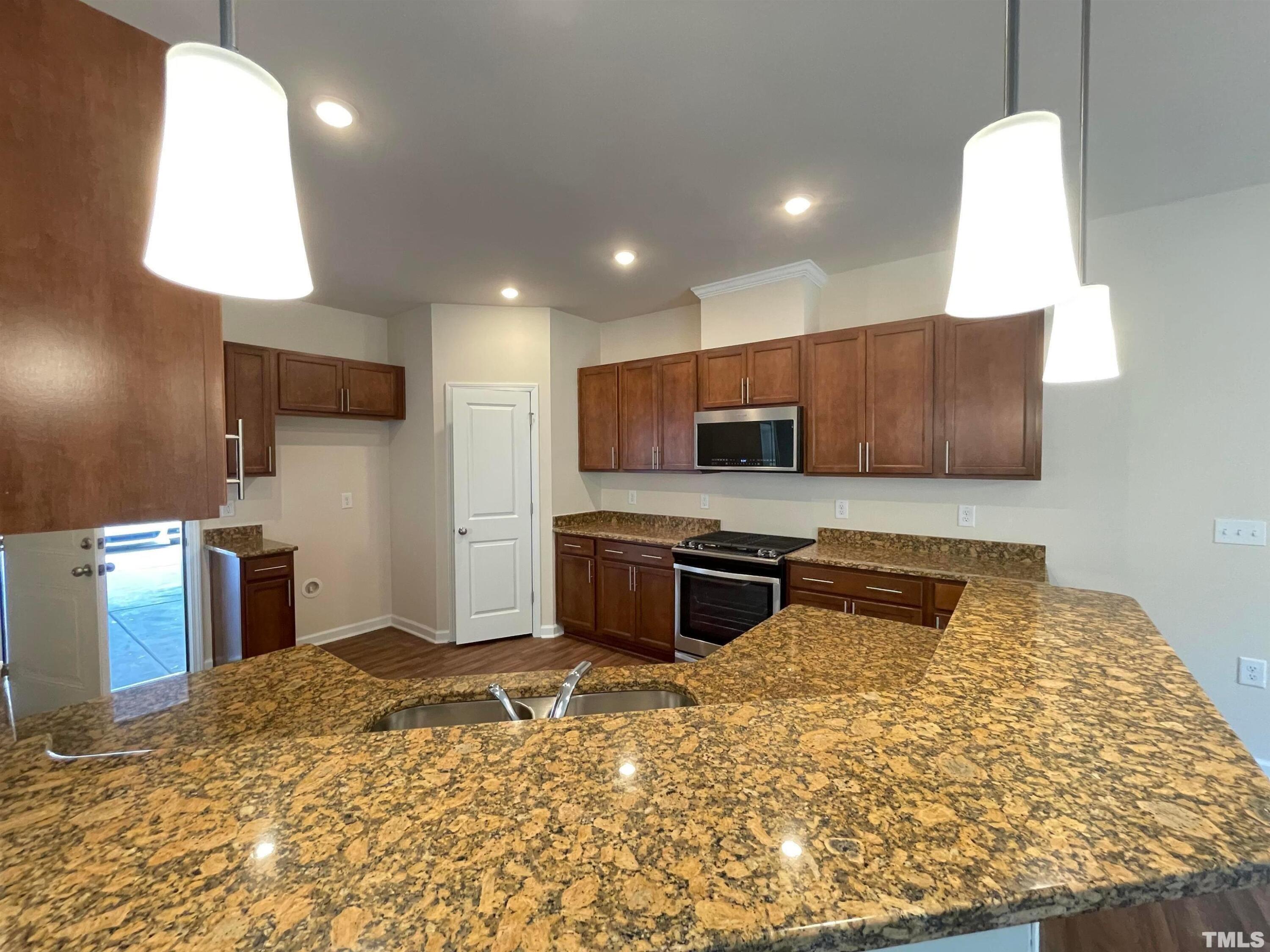 1230 Gemfor Street Property Photo 4