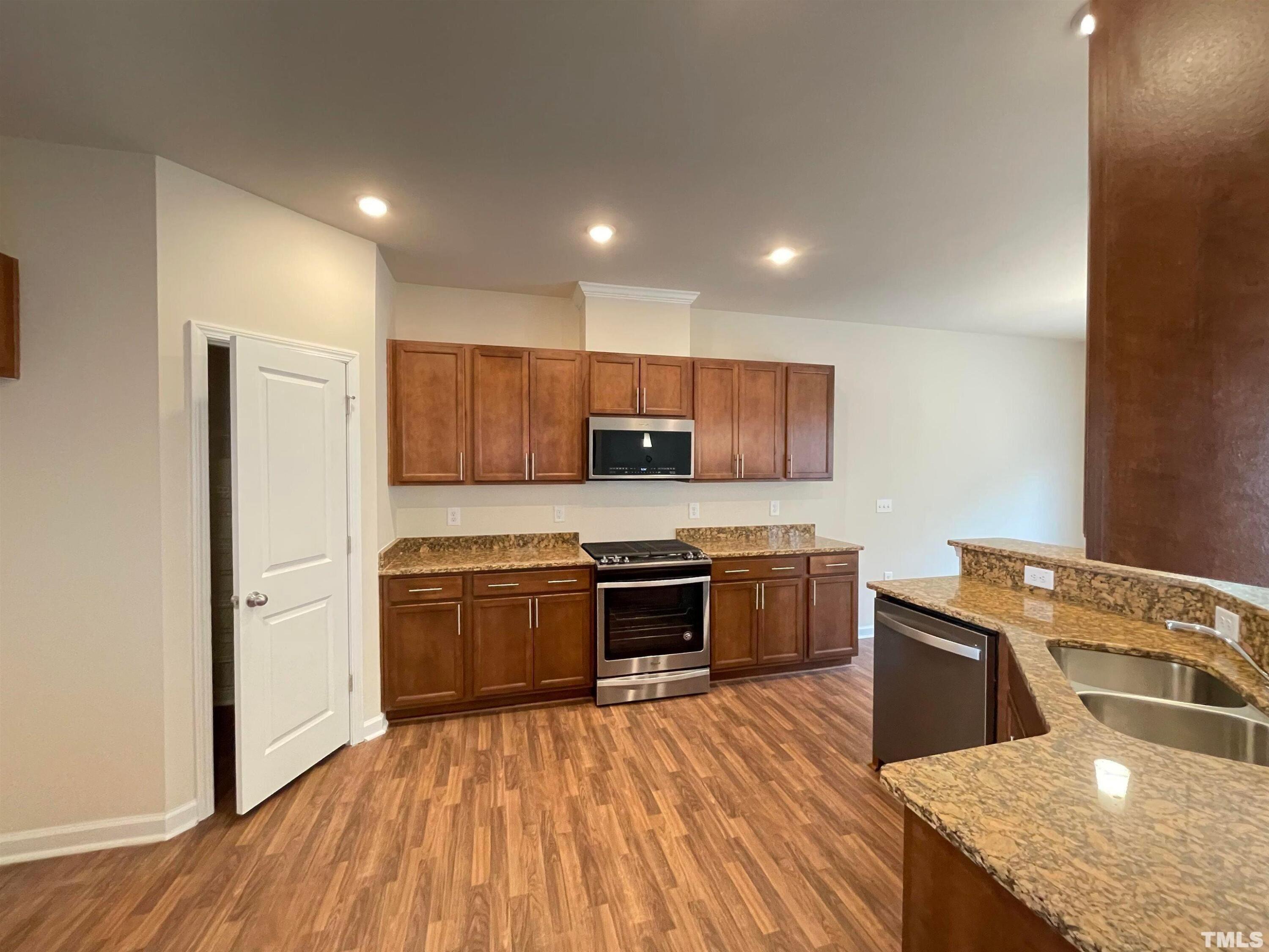 1230 Gemfor Street Property Photo 5