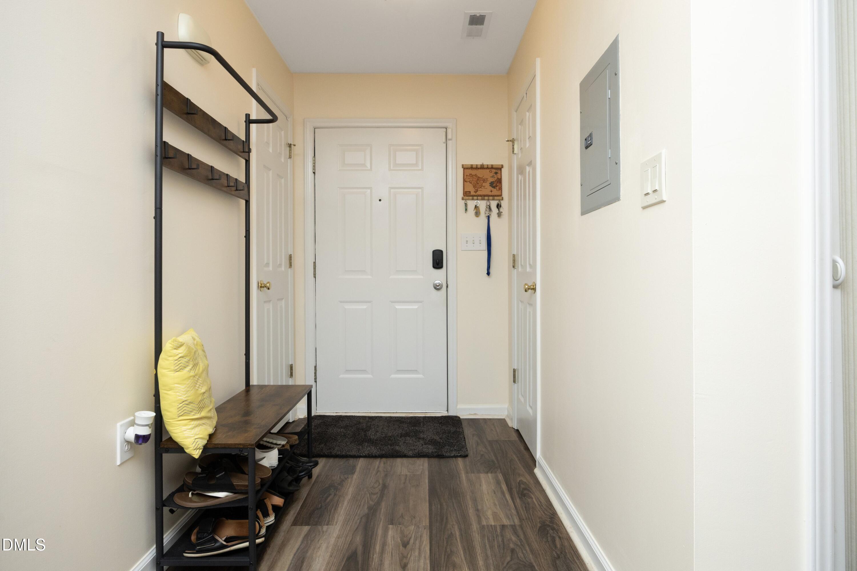 1112 Renshaw Court Property Photo 4