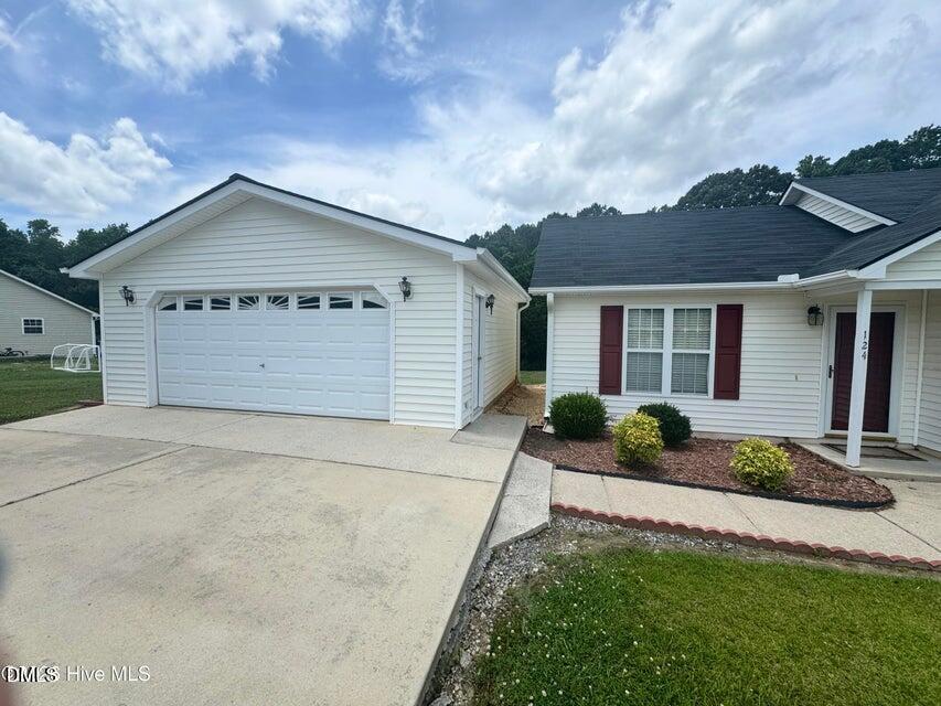 124 Stockbridge Drive Property Photo 3