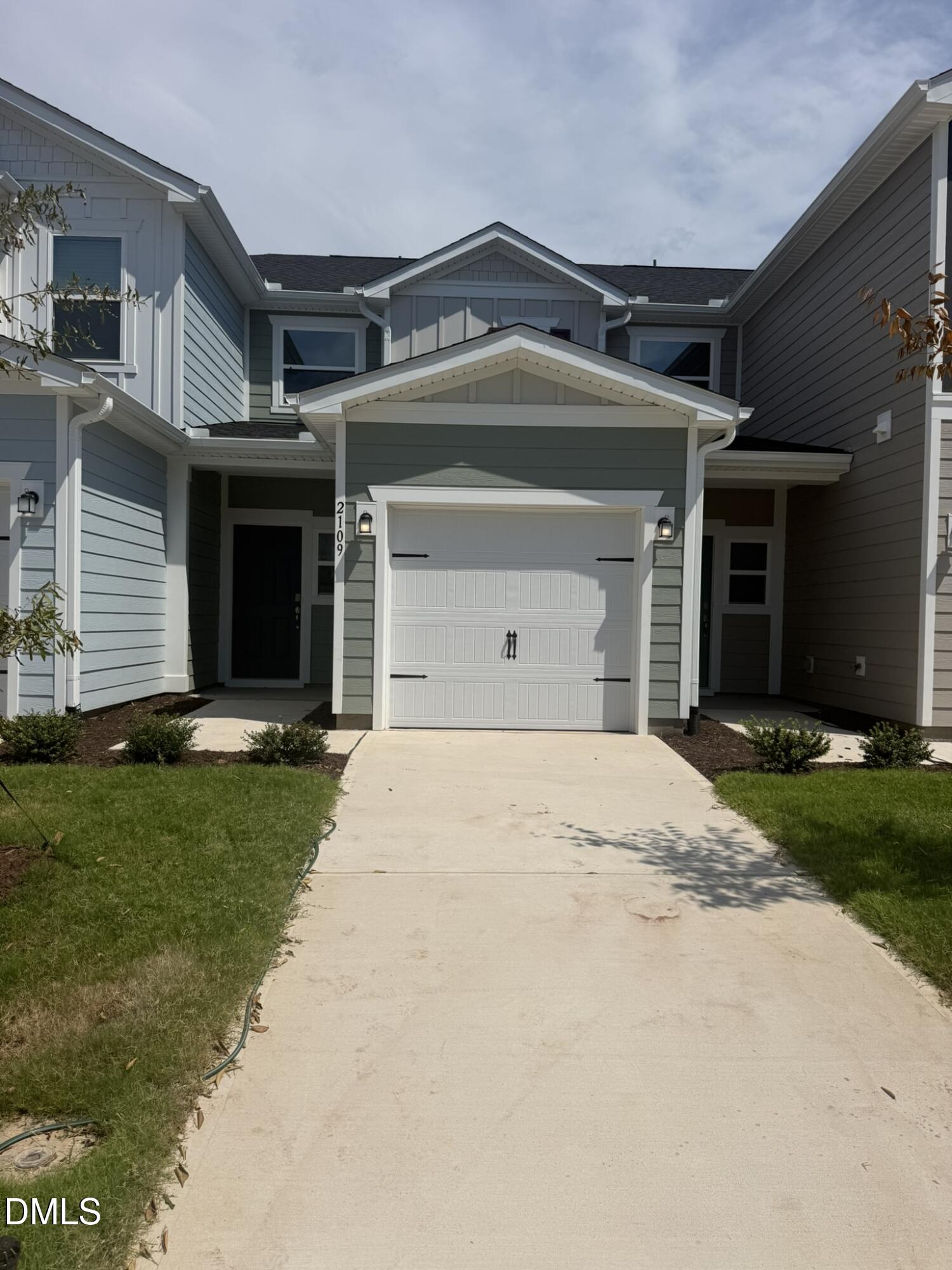 2109 Oakdale Drive Property Photo 1