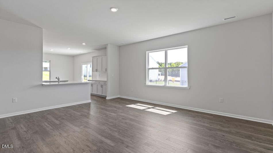 208 Saddle Mare Street Property Photo 8