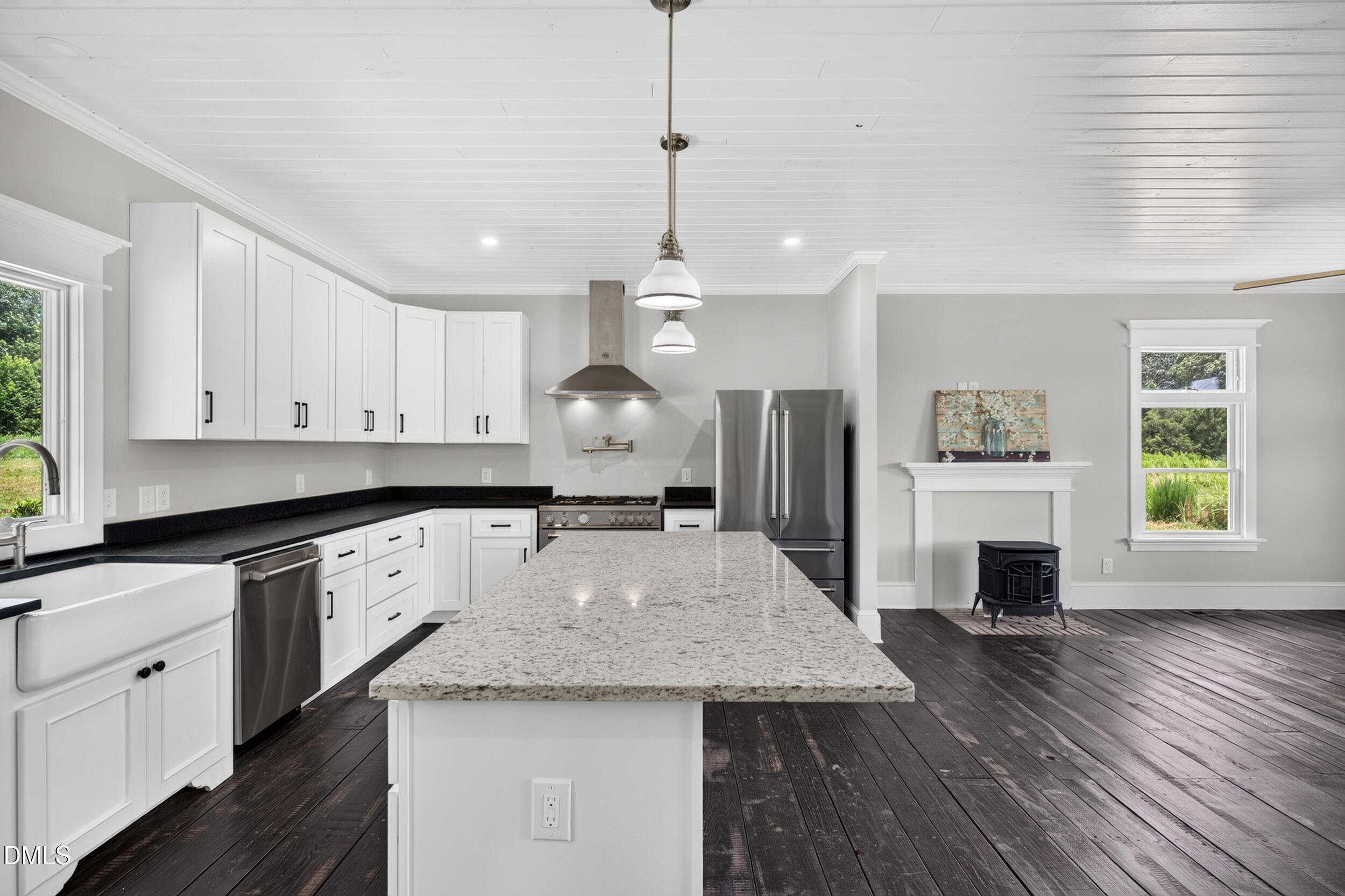 2428 Glade Road Property Photo 11