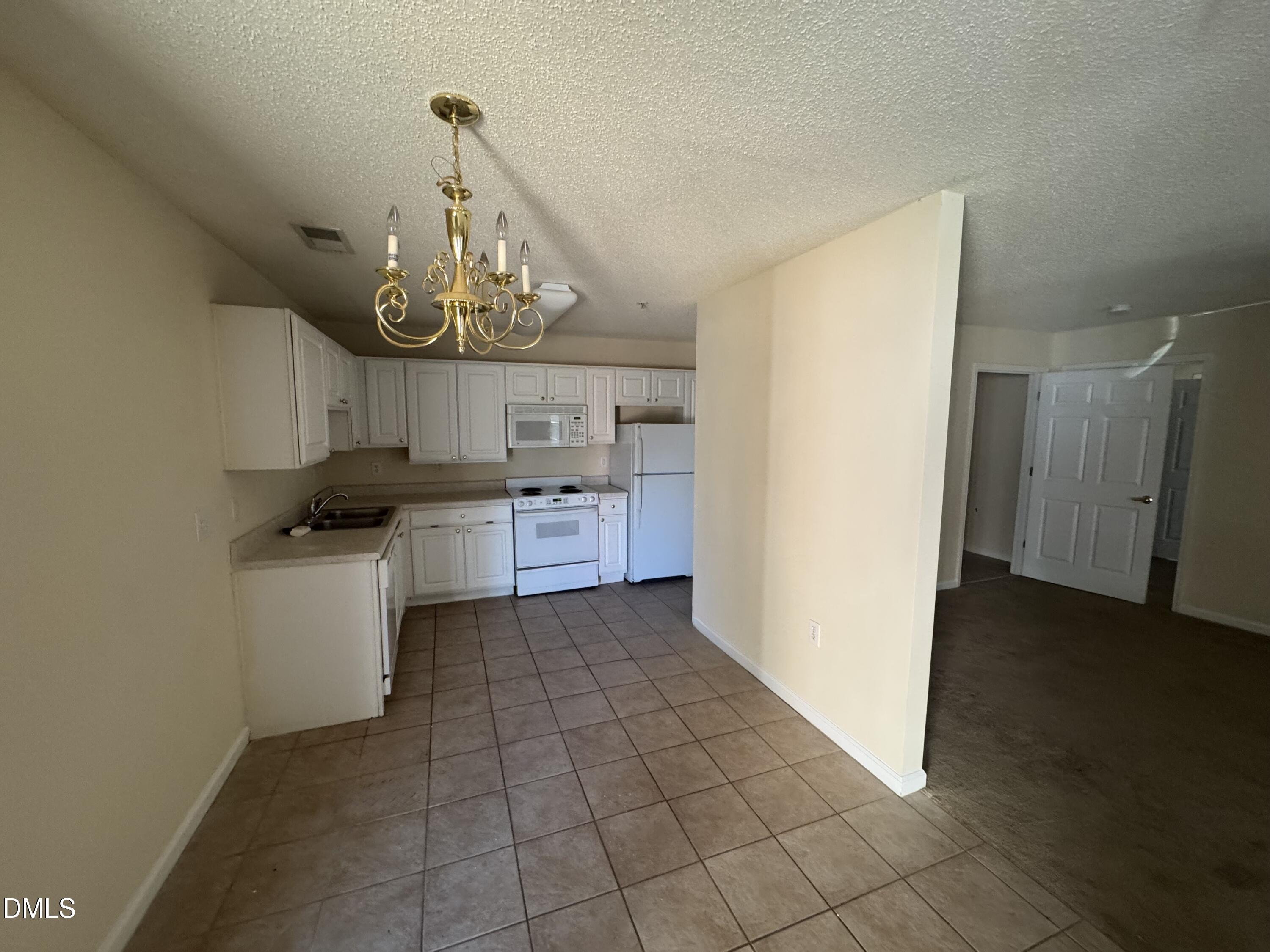 2511 Huntscroft Lane 101 Property Photo 4